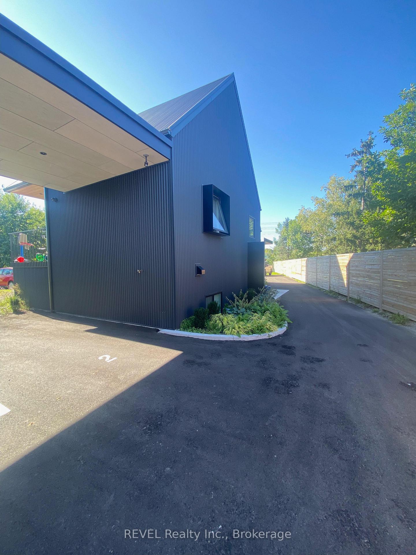 Photo 2 of Unit Unit 2, 5361 Valley Way, Niagara Falls, Cherrywood — HOMEH