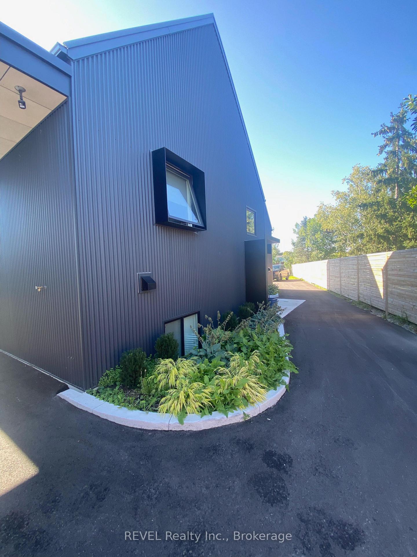 Photo 3 of Unit Unit 2, 5361 Valley Way, Niagara Falls, Cherrywood — HOMEH