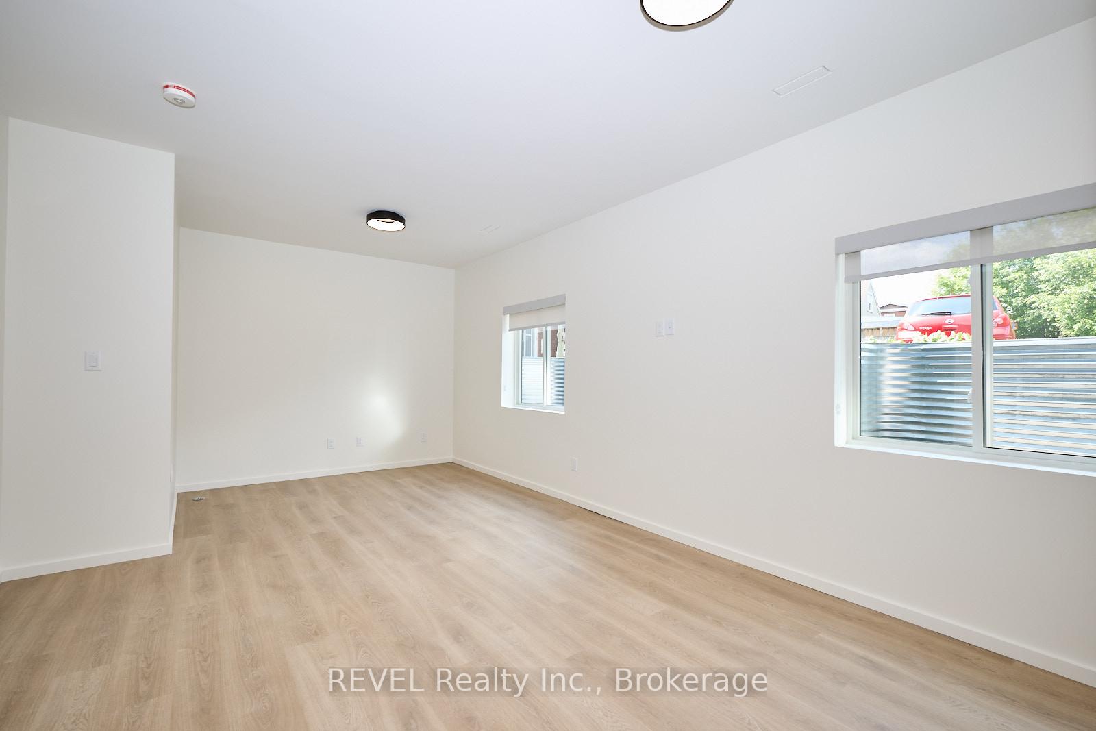 Photo 12 of Unit Unit 2, 5361 Valley Way, Niagara Falls, Cherrywood — HOMEH