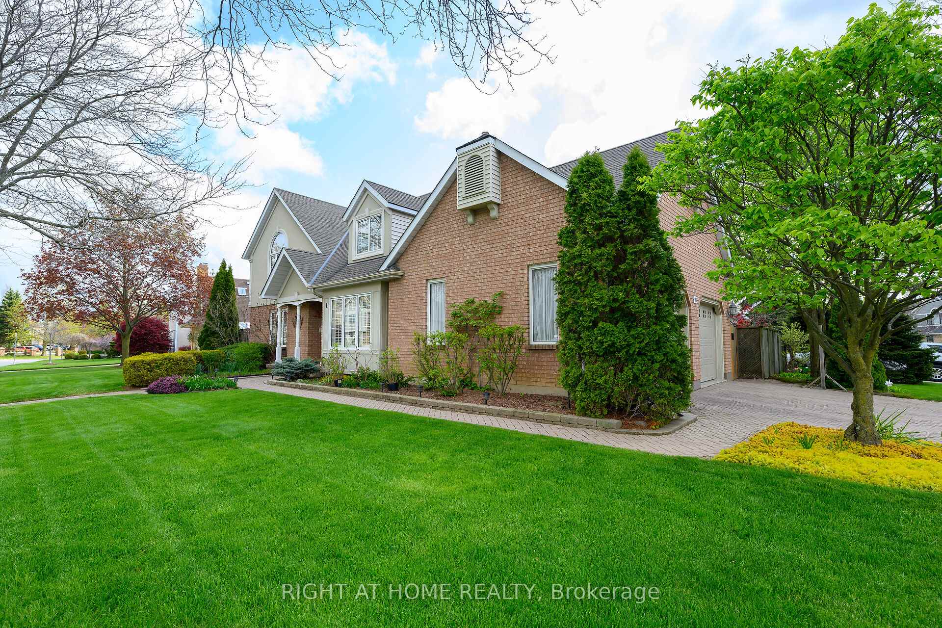Photo 2 of 1 Captain Tenbrock Terrace, St. Catharines, Grapeview — HOMEH
