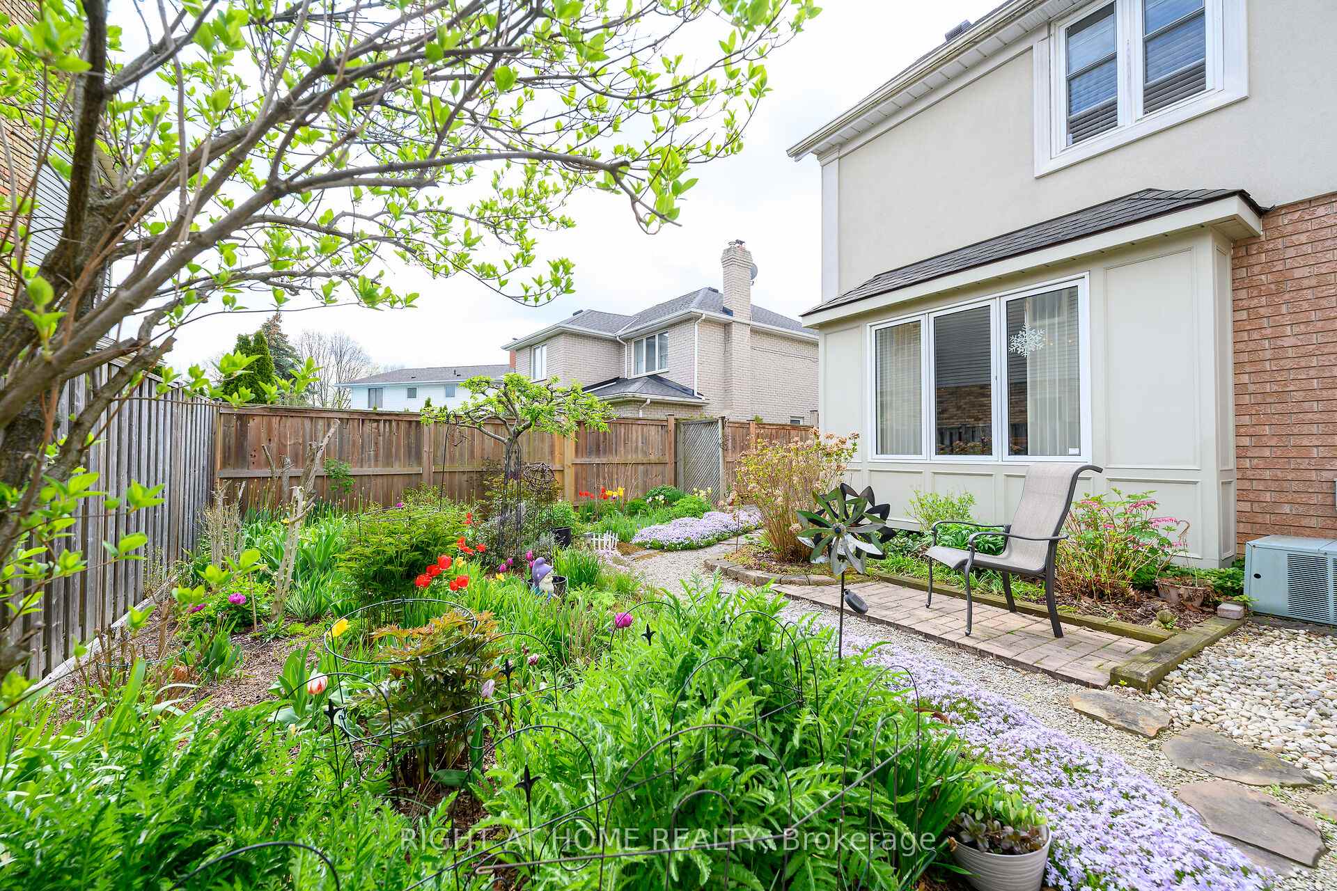 Photo 5 of 1 Captain Tenbrock Terrace, St. Catharines, Grapeview — HOMEH