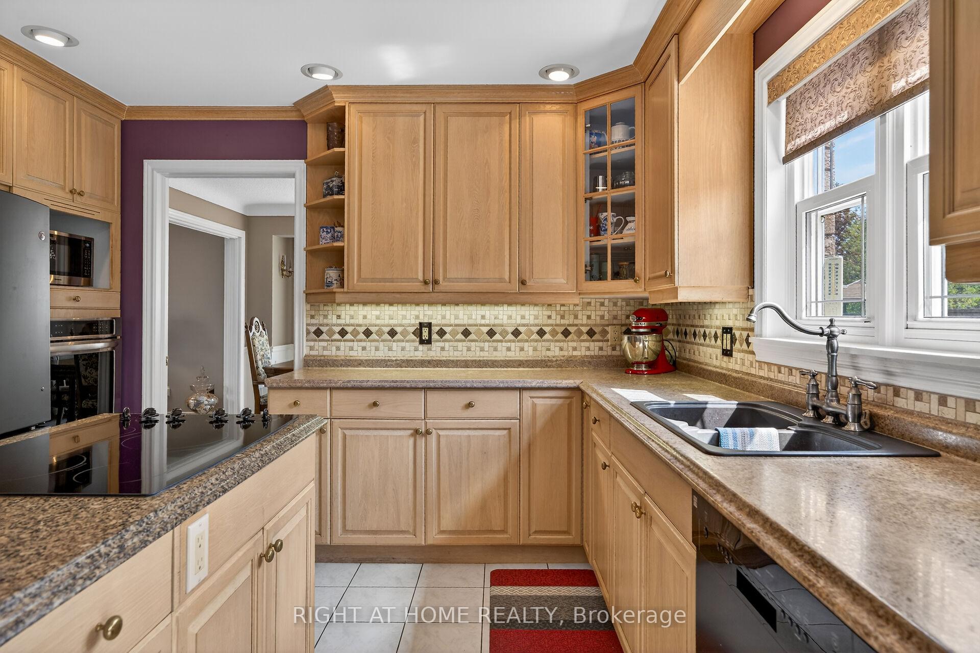 Photo 12 of 1 Captain Tenbrock Terrace, St. Catharines, Grapeview — HOMEH