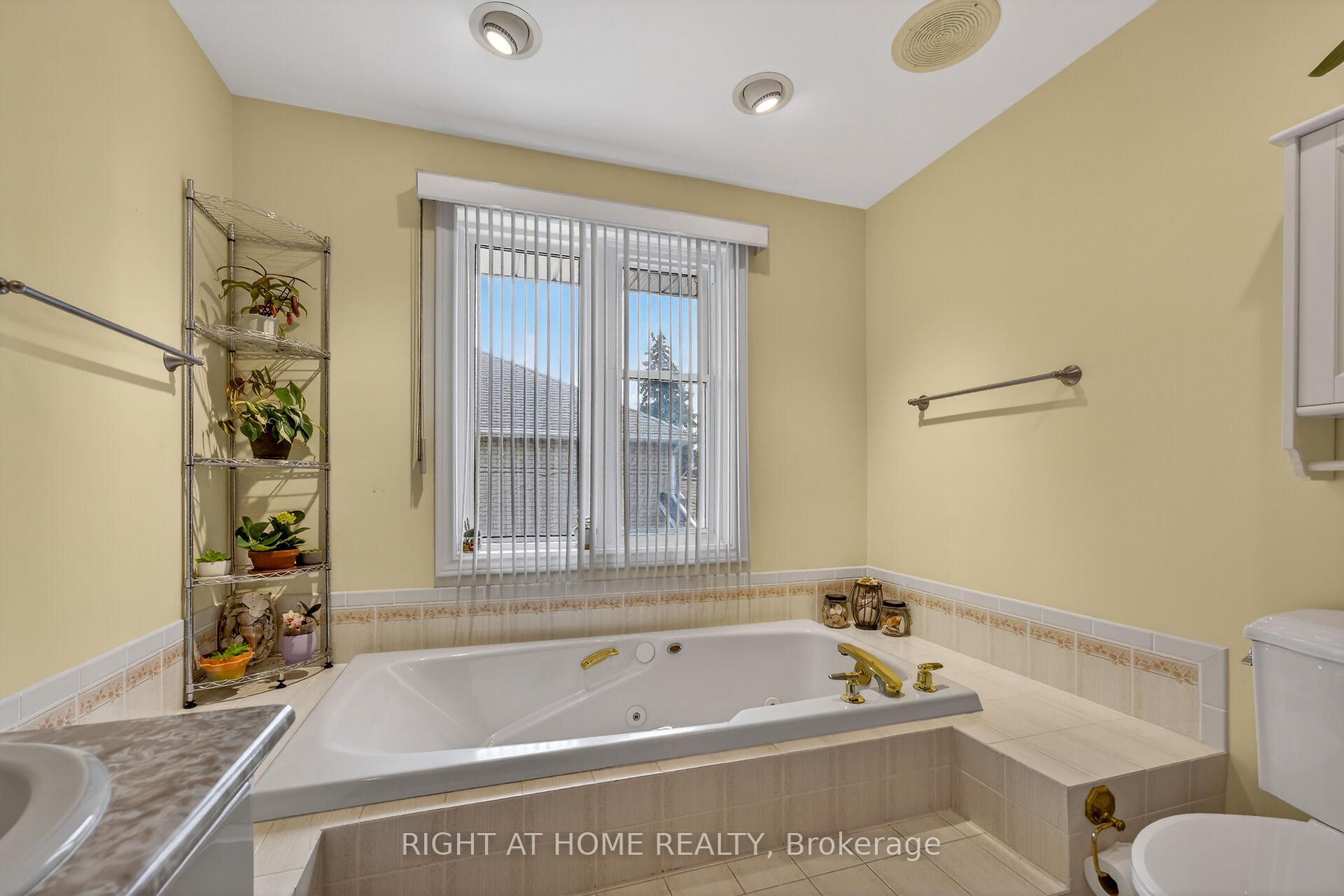 Photo 36 of 1 Captain Tenbrock Terrace, St. Catharines, Grapeview — HOMEH
