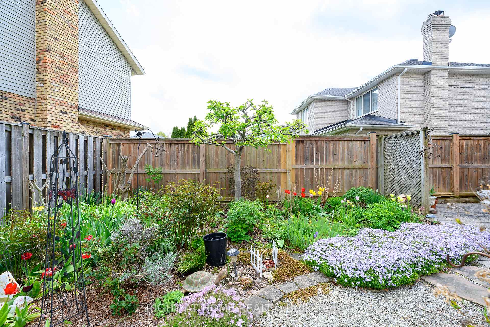 Photo 47 of 1 Captain Tenbrock Terrace, St. Catharines, Grapeview — HOMEH