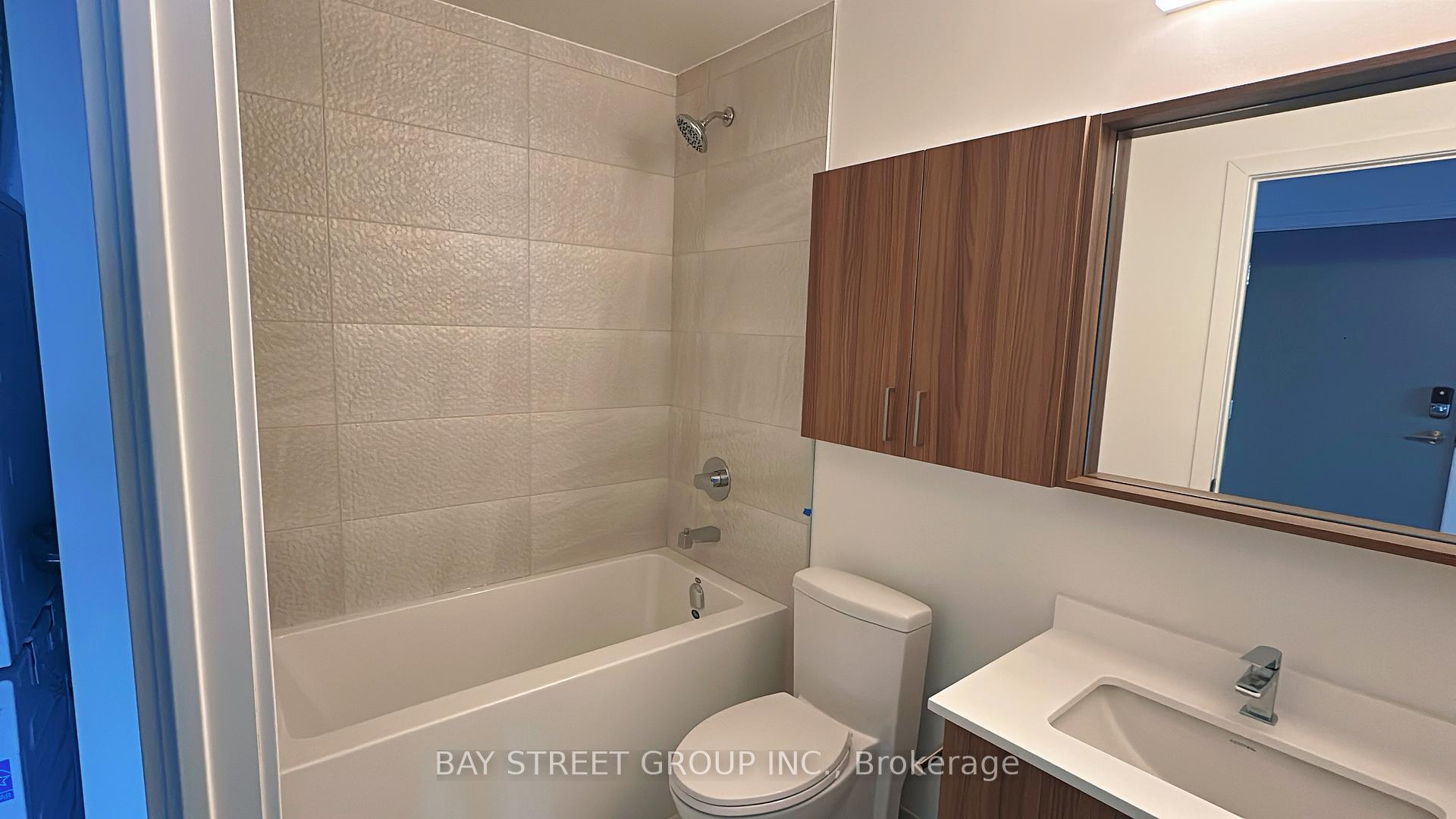 Photo 5 of Unit B3001, 50 Upper Mall Way, Vaughan, Brownridge — HOMEH