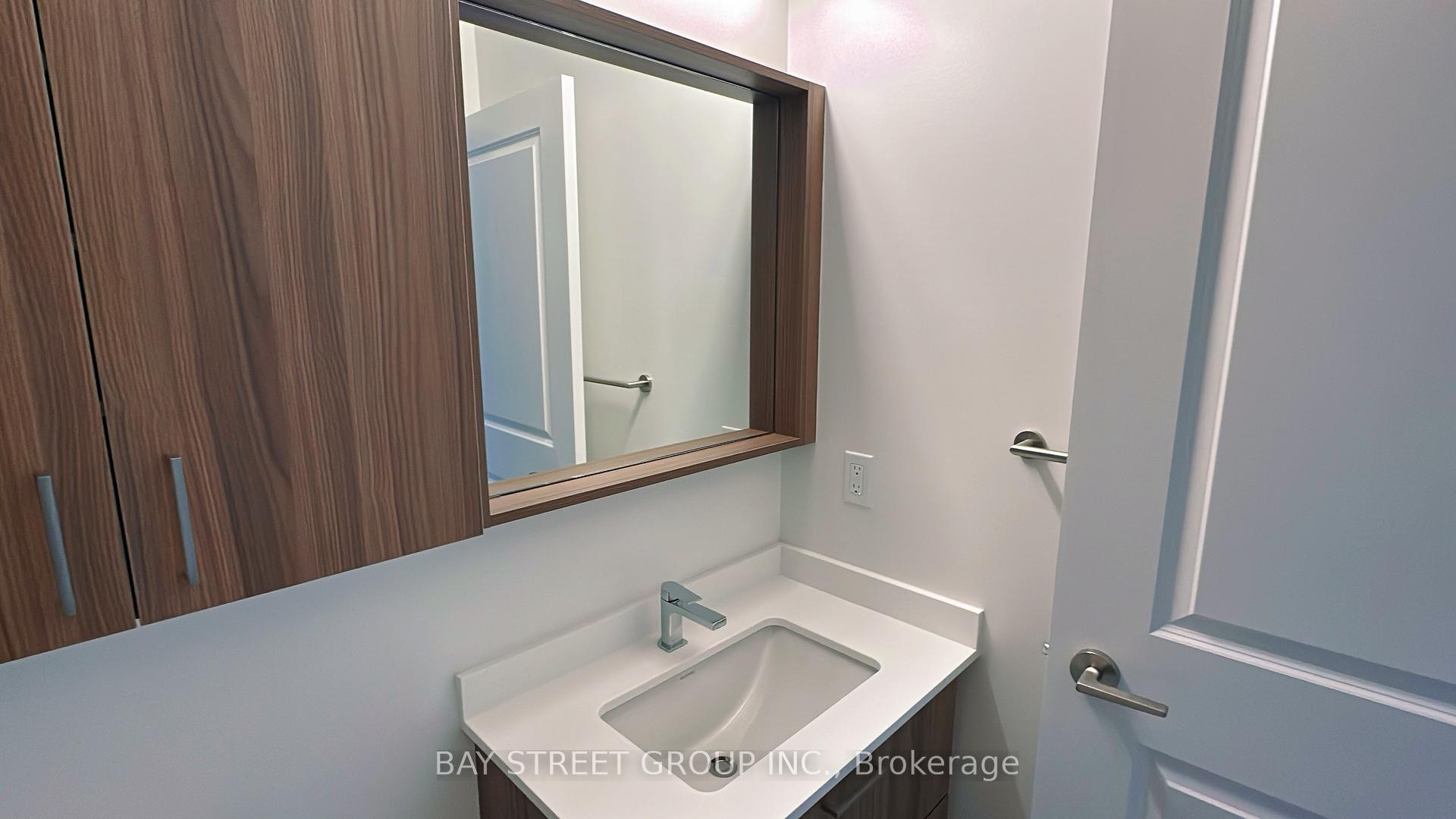 Photo 6 of Unit B3001, 50 Upper Mall Way, Vaughan, Brownridge — HOMEH