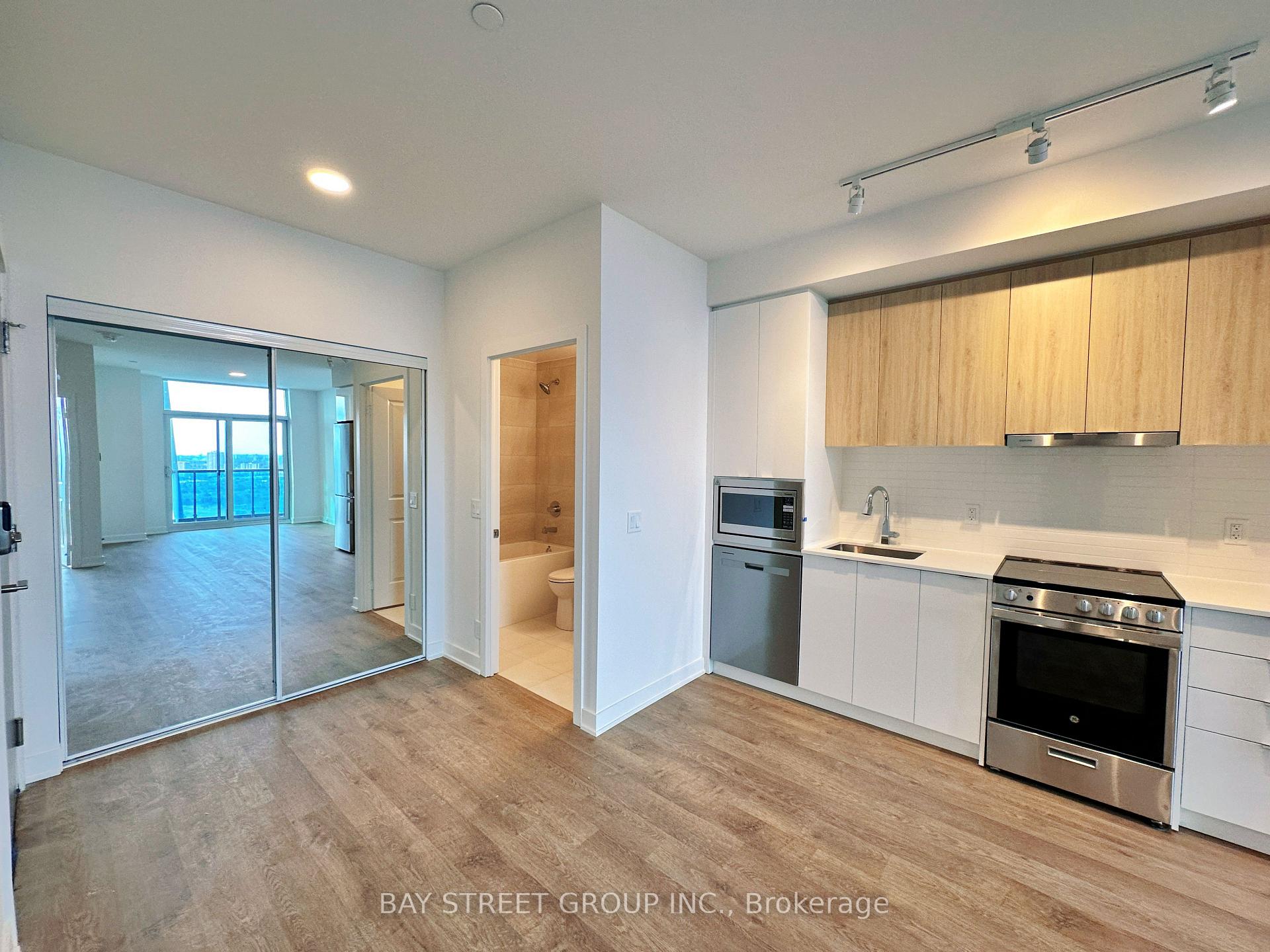 Photo 9 of Unit B3001, 50 Upper Mall Way, Vaughan, Brownridge — HOMEH