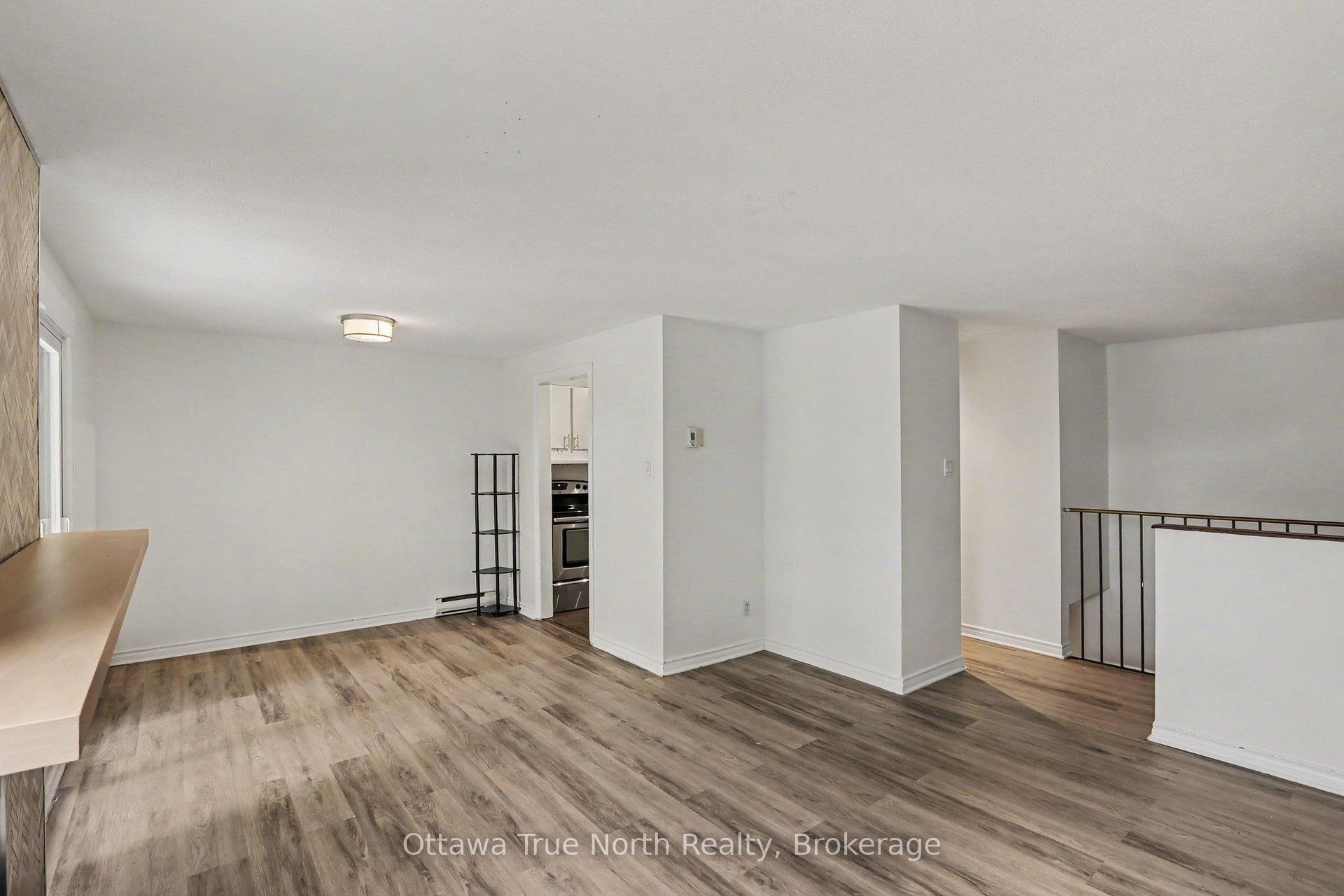 Photo 3 of Unit Unit 3, 4 Sweetbriar Circle, Ottawa, Barrhaven - Pheasant Run — HOMEH