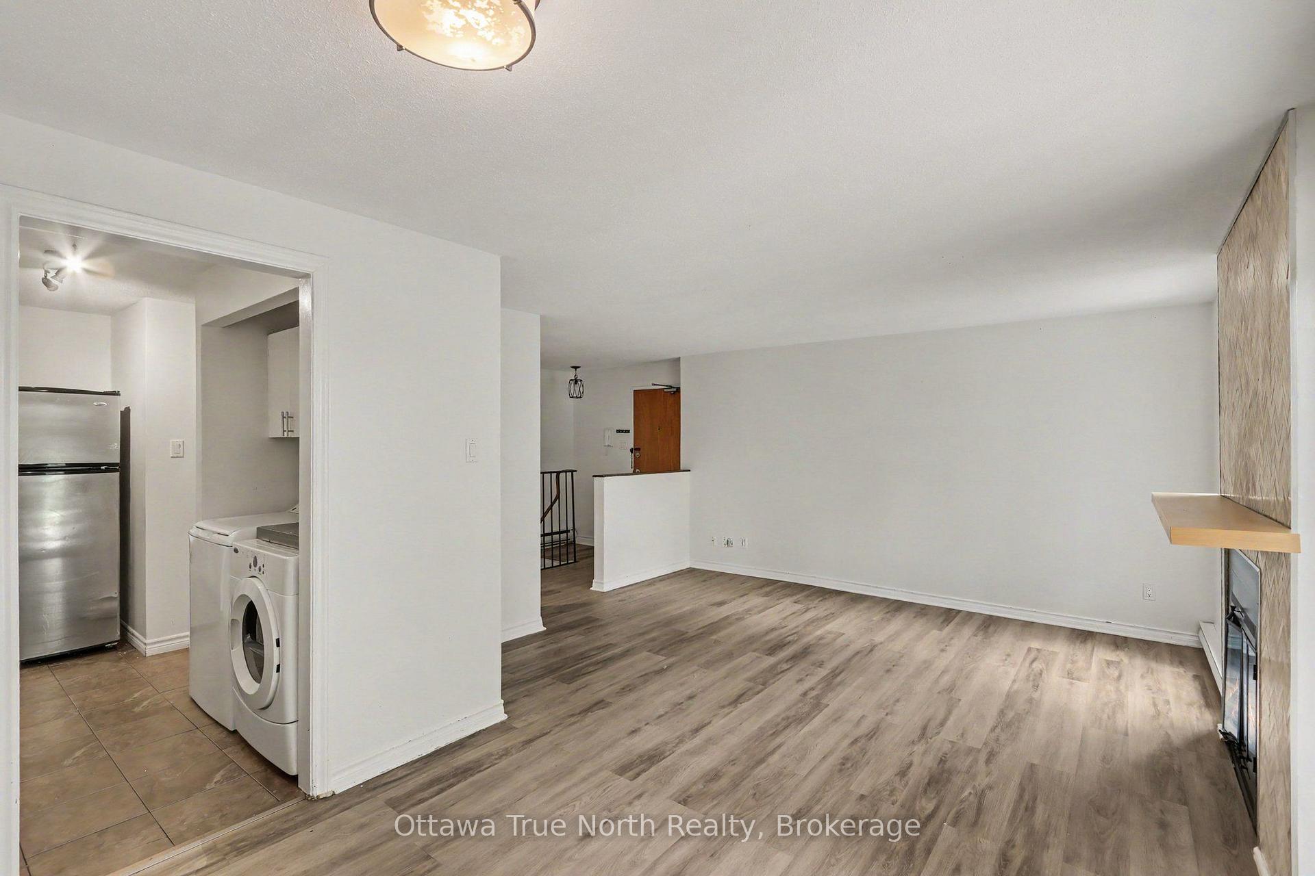 Photo 4 of Unit Unit 3, 4 Sweetbriar Circle, Ottawa, Barrhaven - Pheasant Run — HOMEH