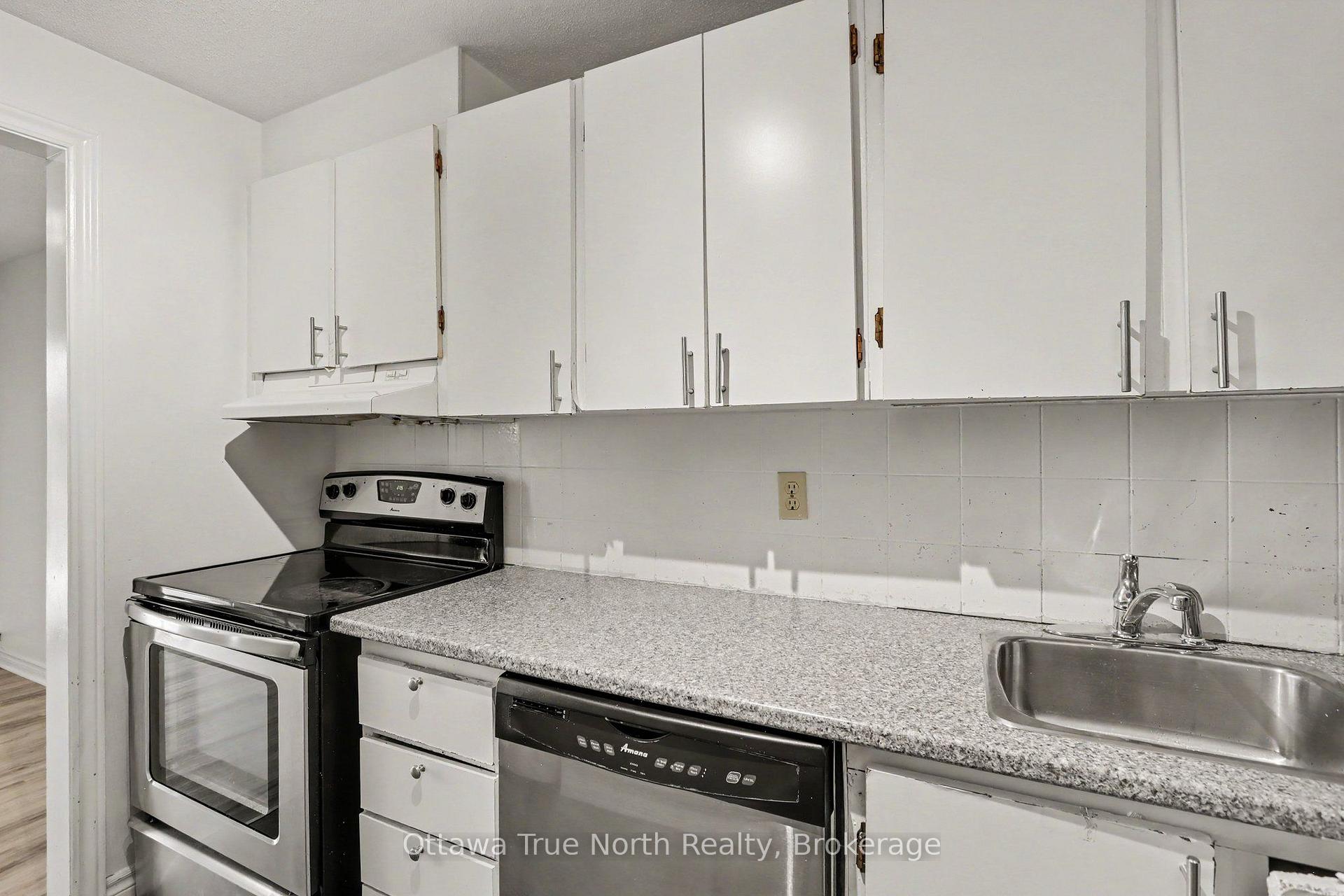 Photo 5 of Unit Unit 3, 4 Sweetbriar Circle, Ottawa, Barrhaven - Pheasant Run — HOMEH