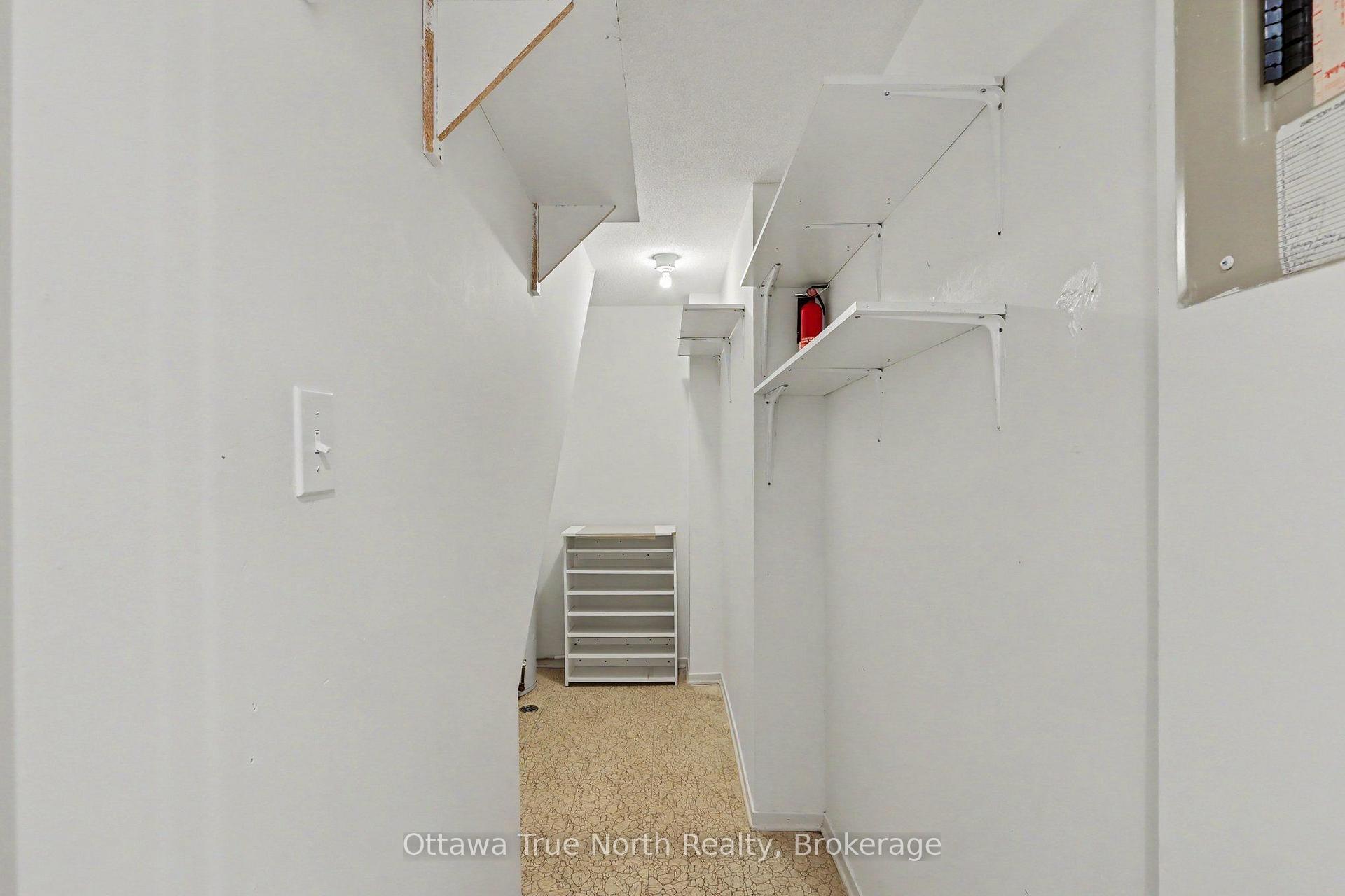 Photo 12 of Unit Unit 3, 4 Sweetbriar Circle, Ottawa, Barrhaven - Pheasant Run — HOMEH