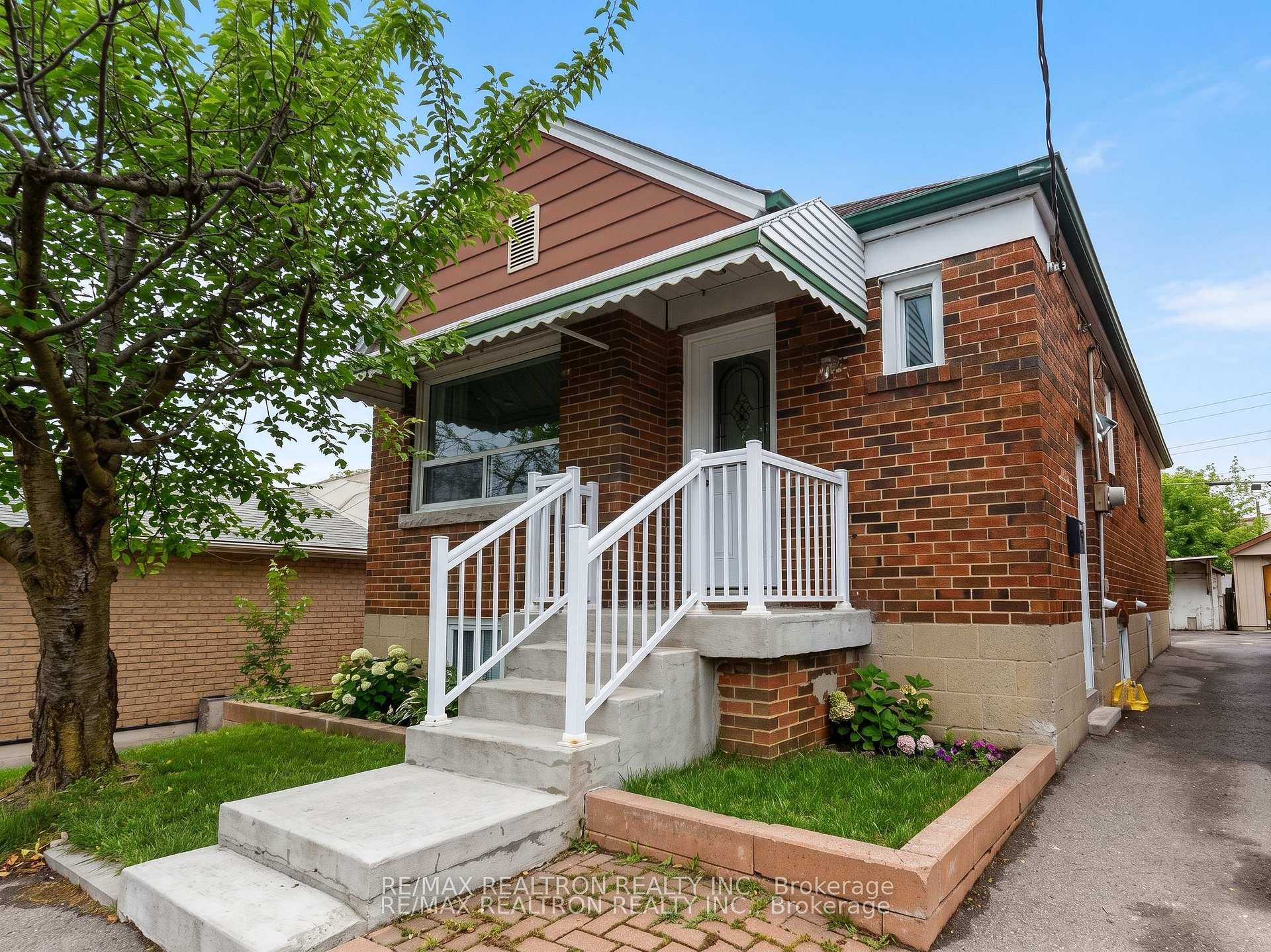Photo 3 of Unit Main Floor, 78 Schell Avenue, North York, Briar Hill-Belgravia — HOMEH