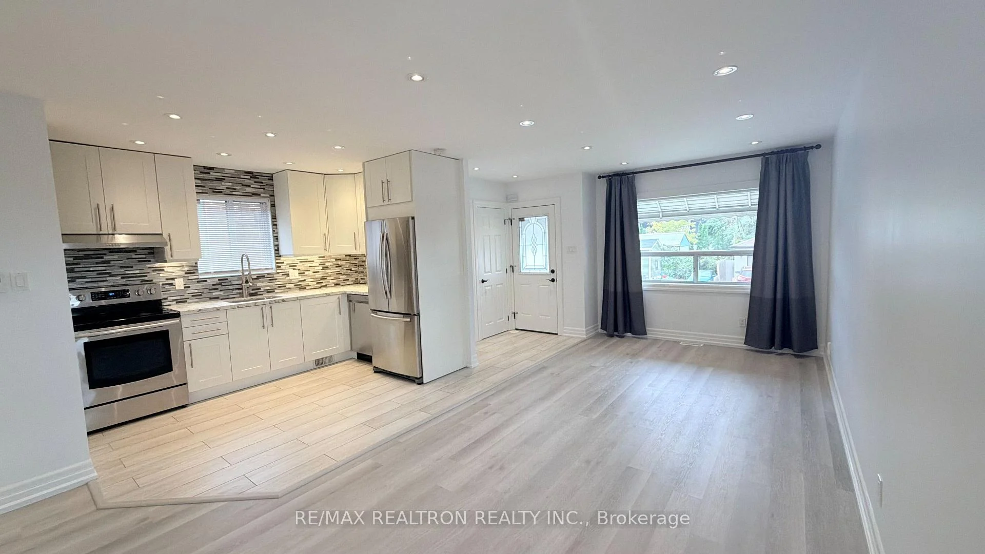 Photo 5 of Unit Main Floor, 78 Schell Avenue, North York, Briar Hill-Belgravia — HOMEH