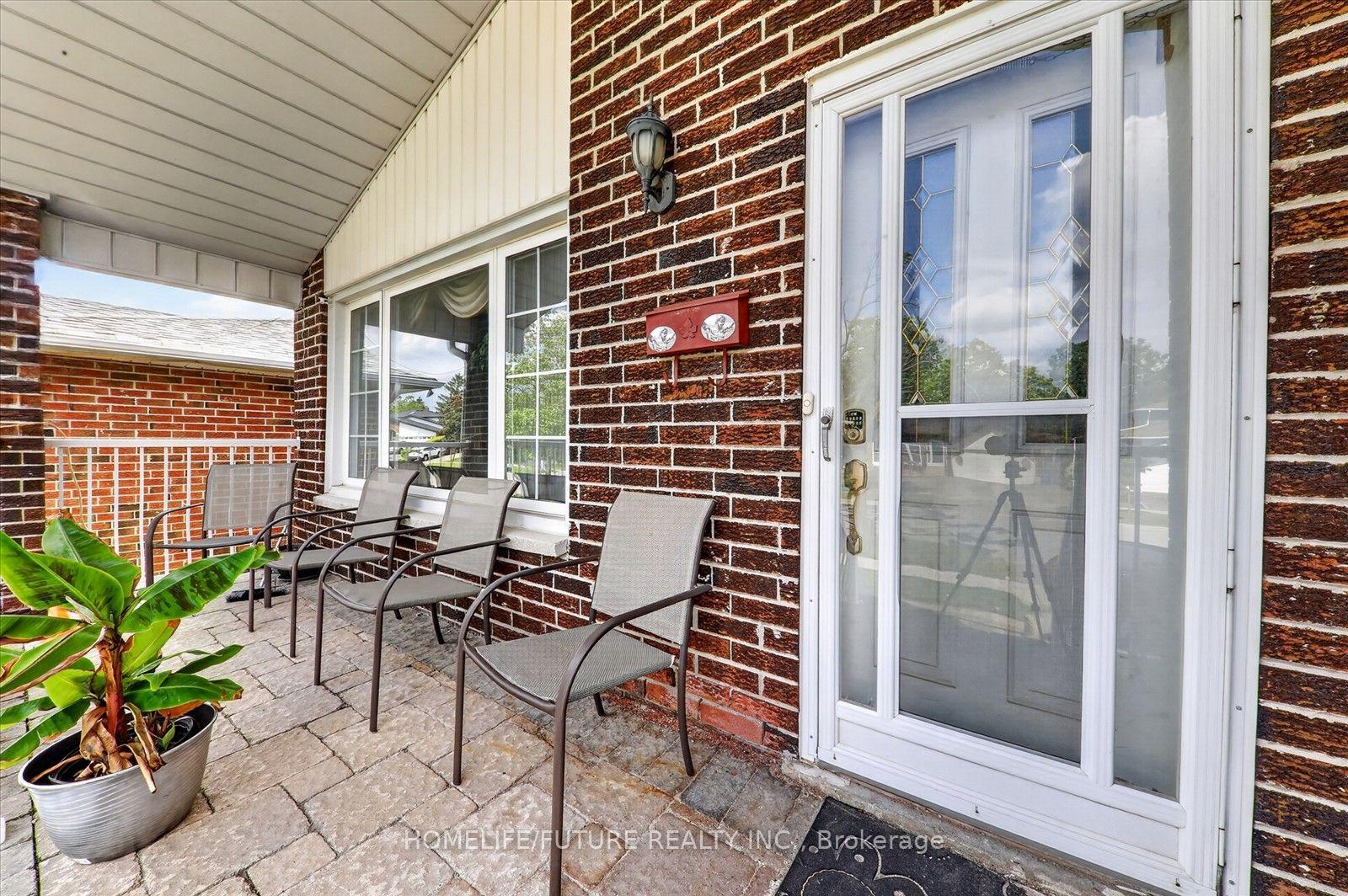 Photo 4 of 24 Cleethorpes Boulevard, Scarborough, Agincourt South-Malvern West — HOMEH