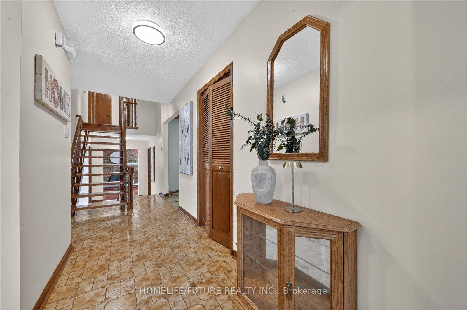 Photo 6 of 24 Cleethorpes Boulevard, Scarborough, Agincourt South-Malvern West — HOMEH