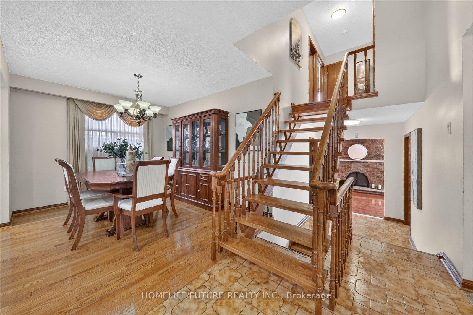 Photo 12 of 24 Cleethorpes Boulevard, Scarborough, Agincourt South-Malvern West — HOMEH