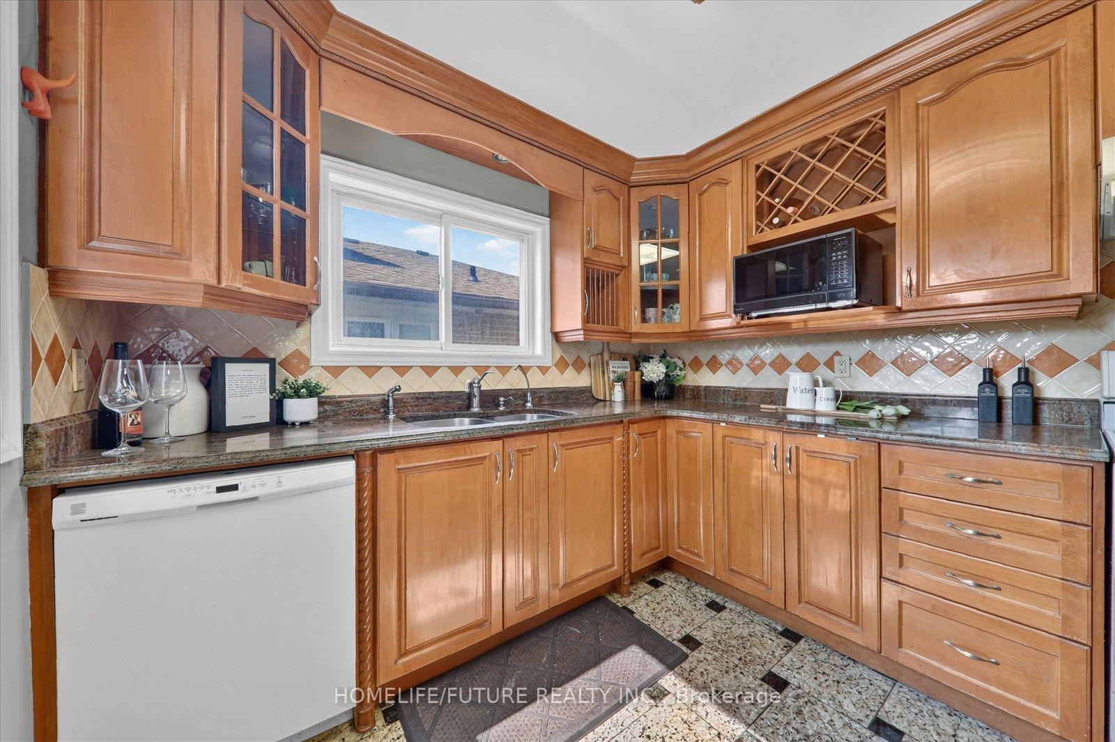 Photo 15 of 24 Cleethorpes Boulevard, Scarborough, Agincourt South-Malvern West — HOMEH