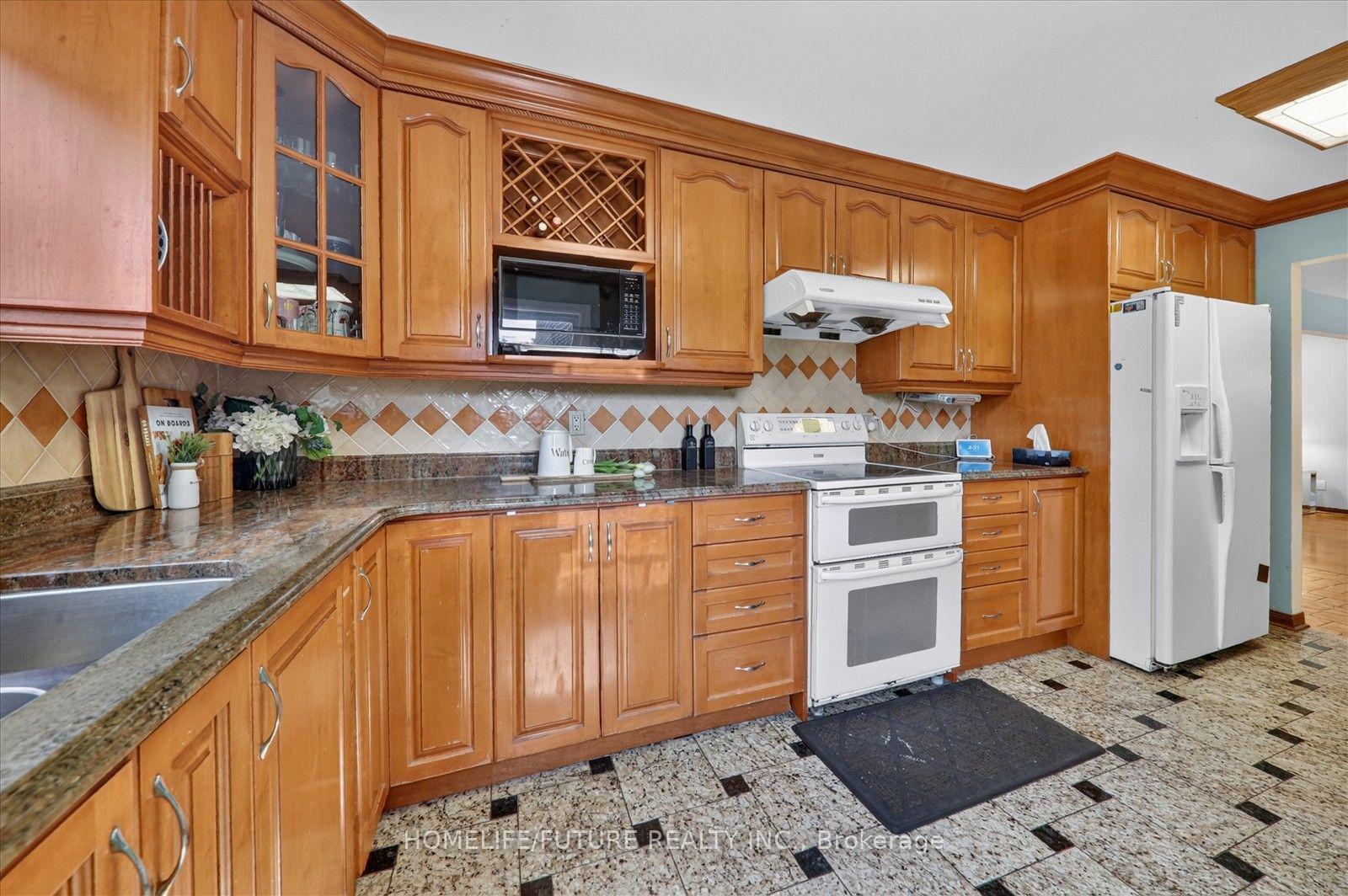 Photo 16 of 24 Cleethorpes Boulevard, Scarborough, Agincourt South-Malvern West — HOMEH