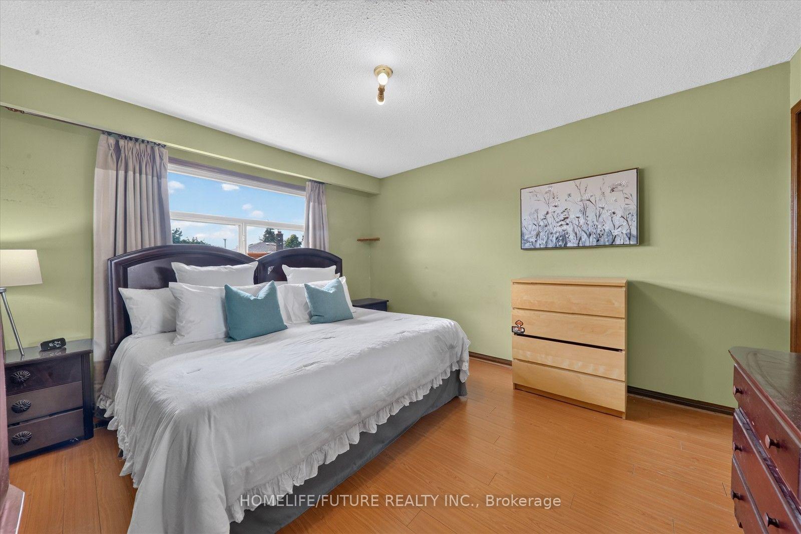 Photo 17 of 24 Cleethorpes Boulevard, Scarborough, Agincourt South-Malvern West — HOMEH