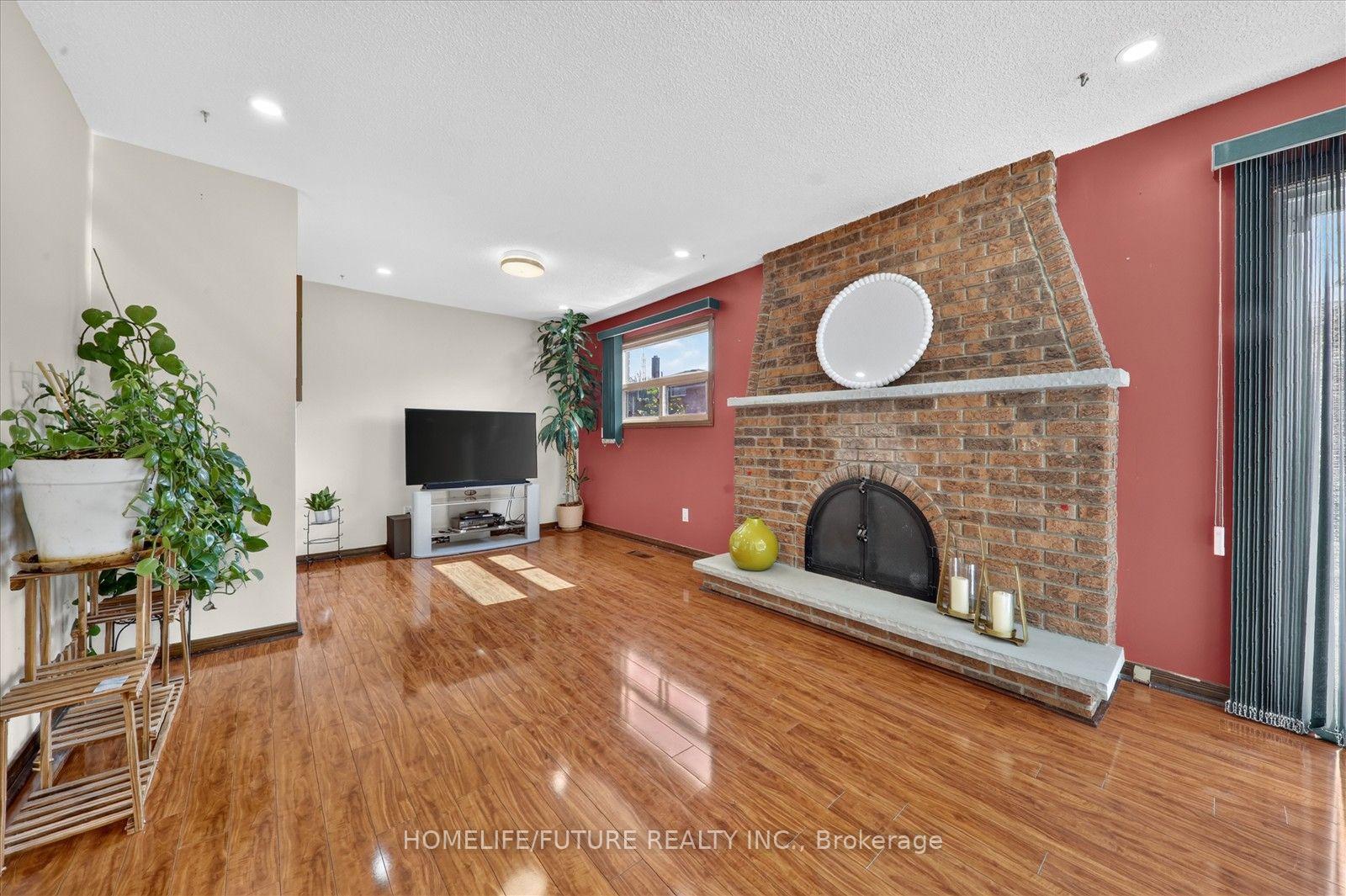 Photo 26 of 24 Cleethorpes Boulevard, Scarborough, Agincourt South-Malvern West — HOMEH