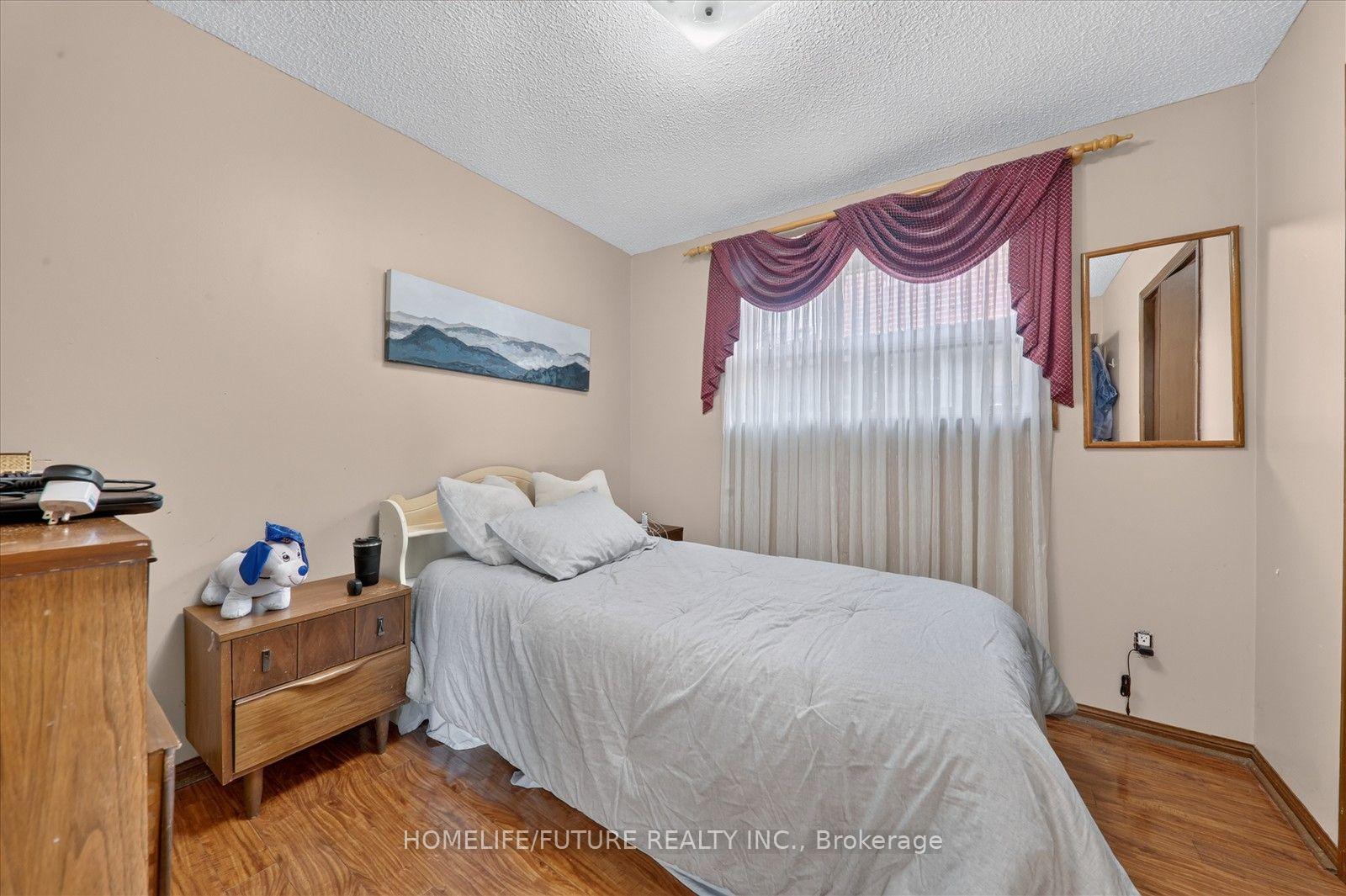 Photo 31 of 24 Cleethorpes Boulevard, Scarborough, Agincourt South-Malvern West — HOMEH