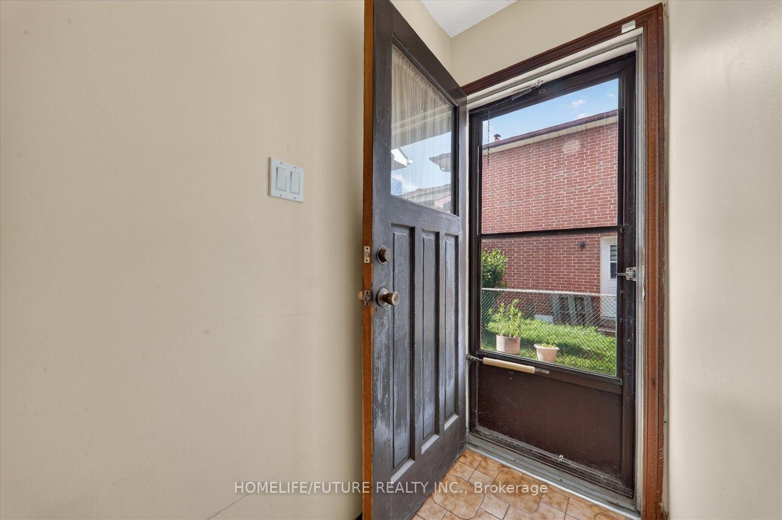Photo 34 of 24 Cleethorpes Boulevard, Scarborough, Agincourt South-Malvern West — HOMEH