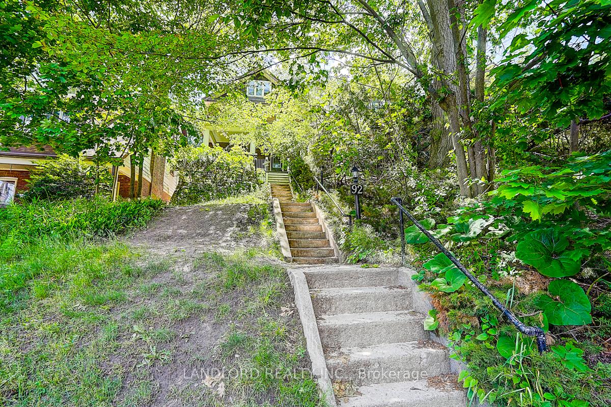 Photo 2 of Unit Upper Unit, 92 Neville Park Boulevard, Toronto, The Beaches — HOMEH