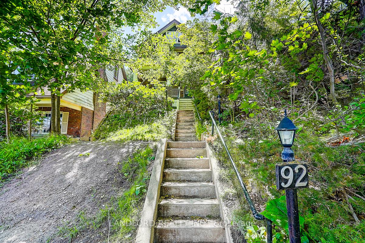 Photo 3 of Unit Upper Unit, 92 Neville Park Boulevard, Toronto, The Beaches — HOMEH