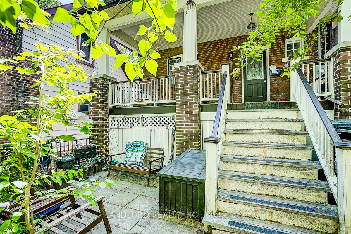 Photo 5 of Unit Upper Unit, 92 Neville Park Boulevard, Toronto, The Beaches — HOMEH