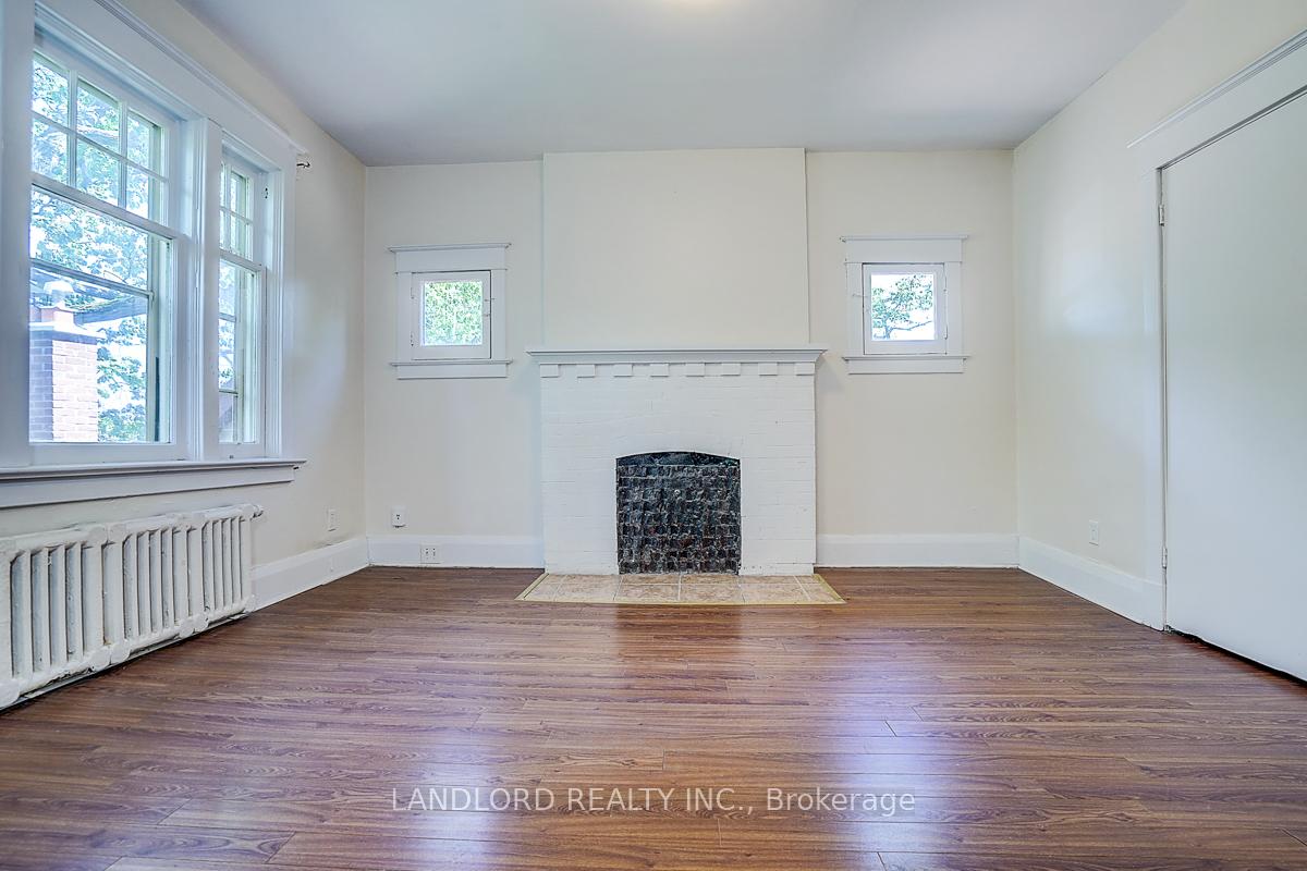Photo 8 of Unit Upper Unit, 92 Neville Park Boulevard, Toronto, The Beaches — HOMEH