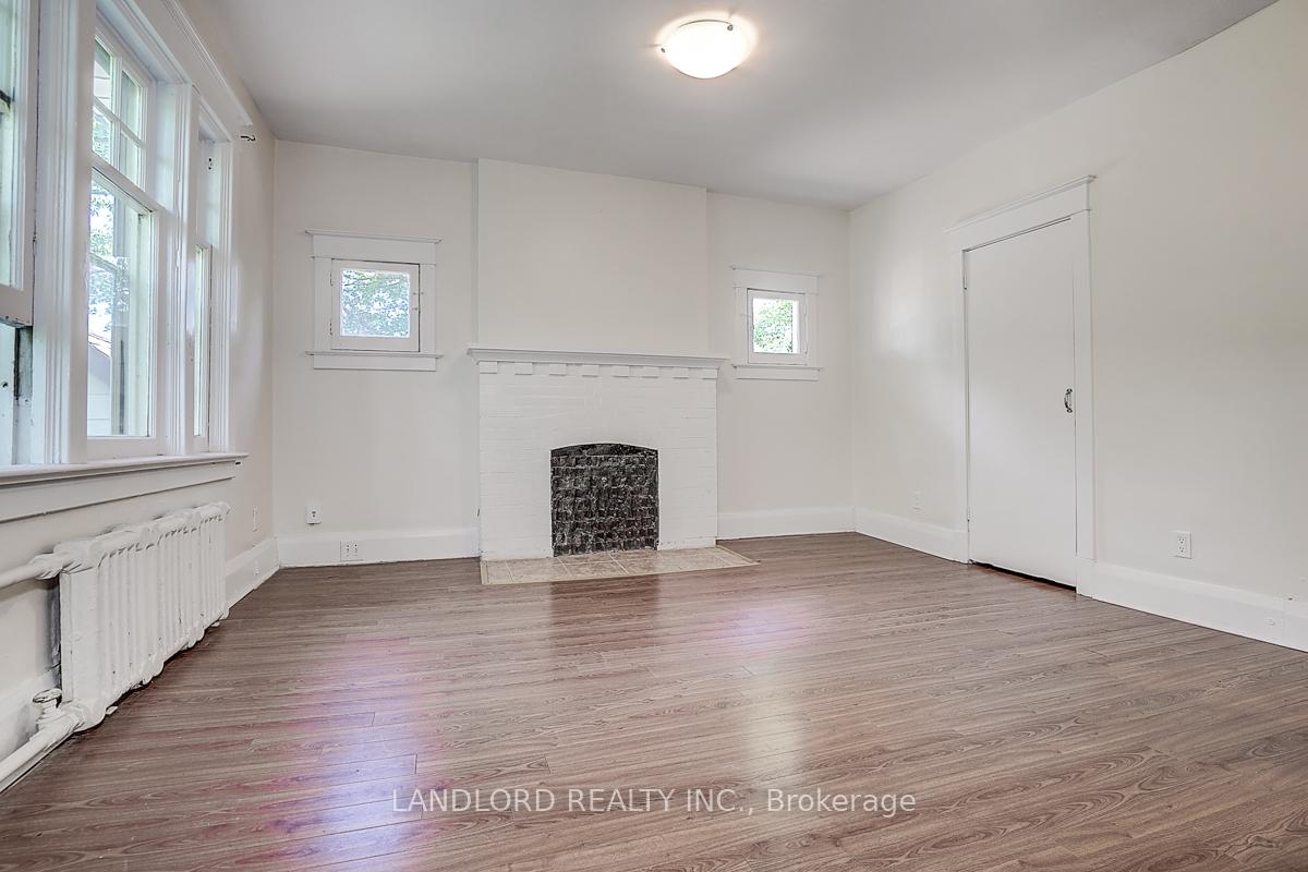 Photo 9 of Unit Upper Unit, 92 Neville Park Boulevard, Toronto, The Beaches — HOMEH