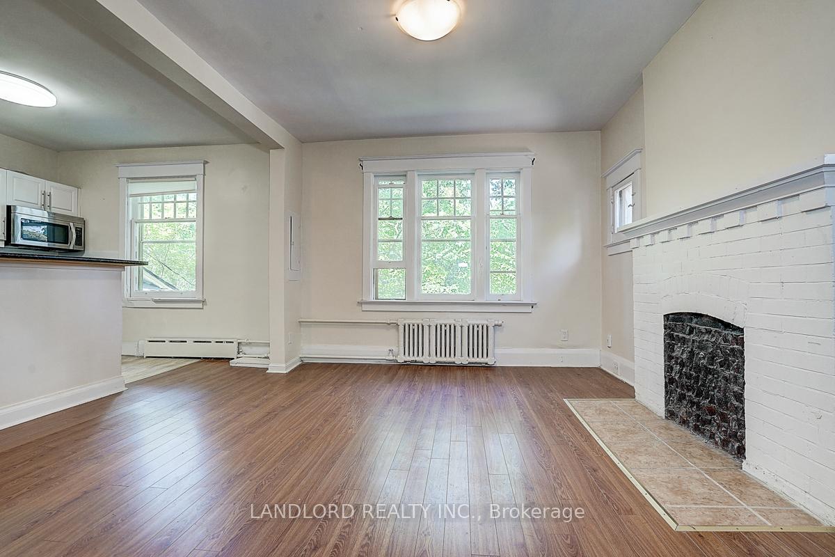 Photo 10 of Unit Upper Unit, 92 Neville Park Boulevard, Toronto, The Beaches — HOMEH