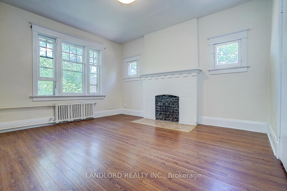 Photo 11 of Unit Upper Unit, 92 Neville Park Boulevard, Toronto, The Beaches — HOMEH