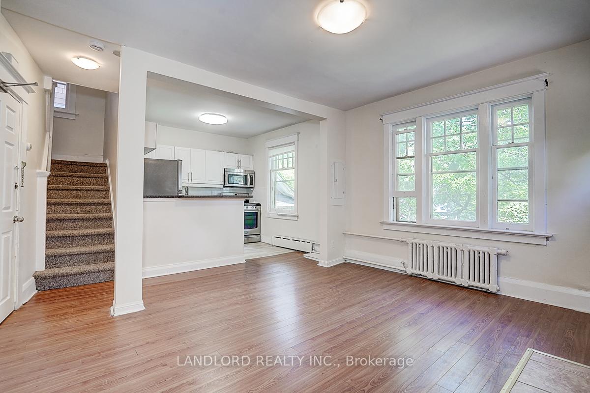 Photo 13 of Unit Upper Unit, 92 Neville Park Boulevard, Toronto, The Beaches — HOMEH