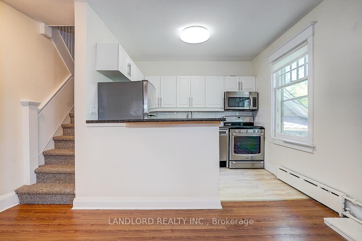 Photo 15 of Unit Upper Unit, 92 Neville Park Boulevard, Toronto, The Beaches — HOMEH