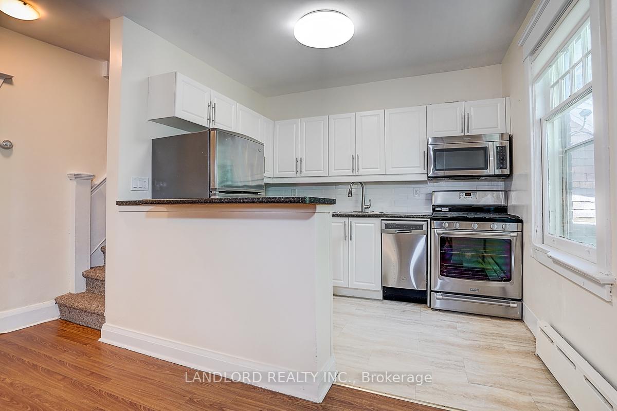 Photo 16 of Unit Upper Unit, 92 Neville Park Boulevard, Toronto, The Beaches — HOMEH