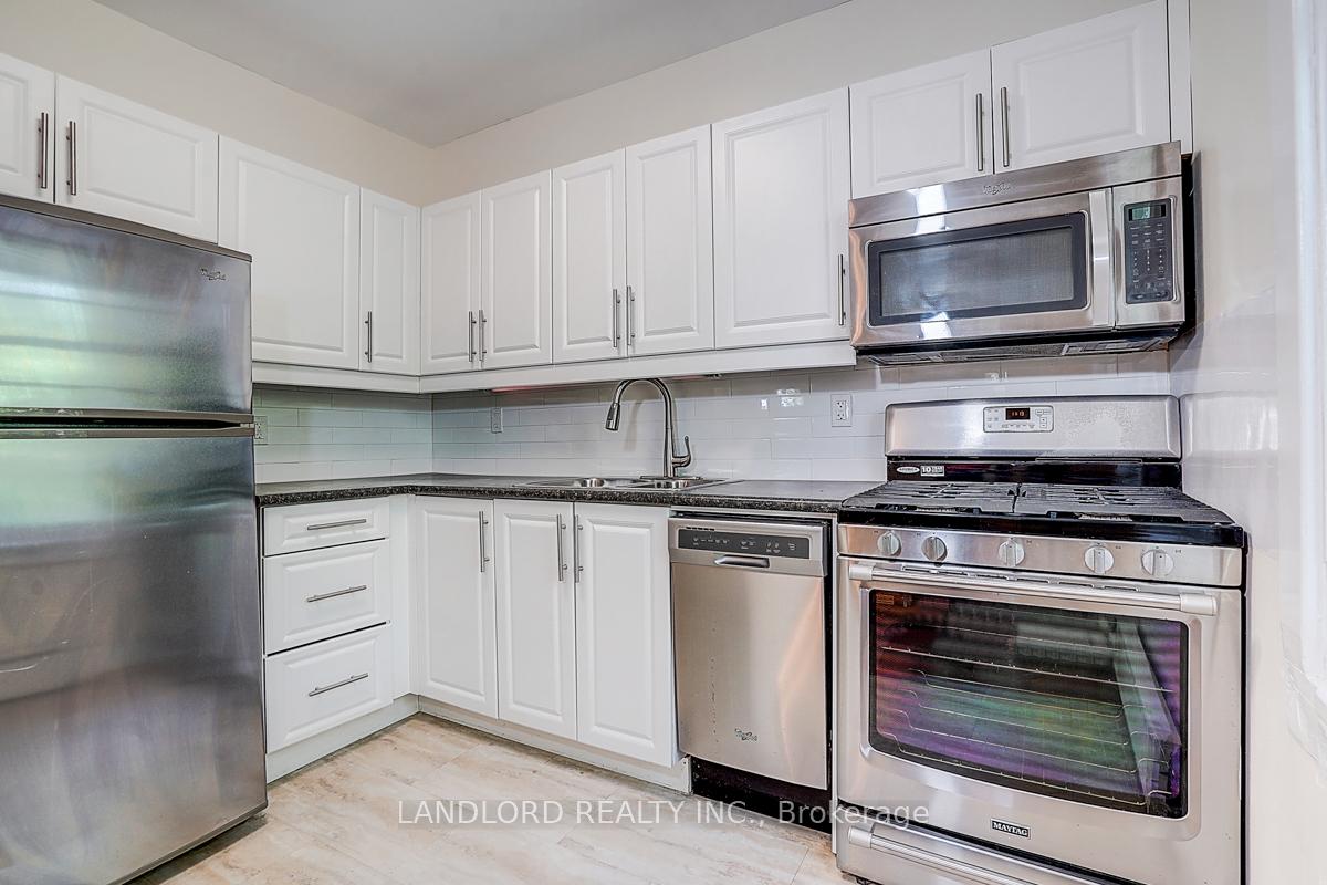Photo 17 of Unit Upper Unit, 92 Neville Park Boulevard, Toronto, The Beaches — HOMEH