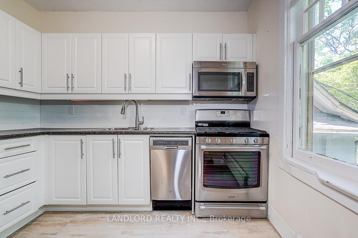 Photo 18 of Unit Upper Unit, 92 Neville Park Boulevard, Toronto, The Beaches — HOMEH