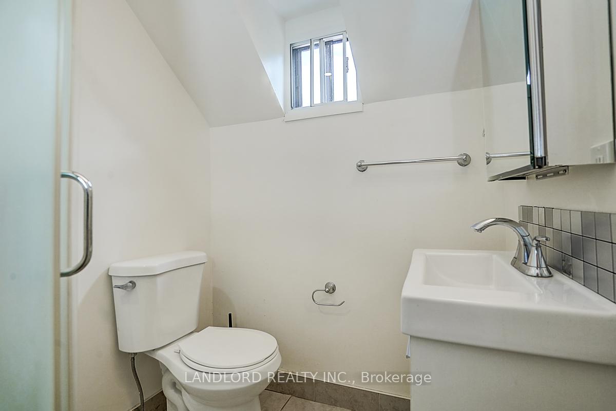 Photo 31 of Unit Upper Unit, 92 Neville Park Boulevard, Toronto, The Beaches — HOMEH