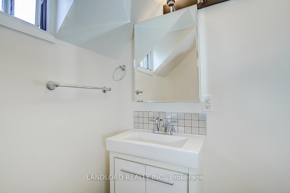 Photo 33 of Unit Upper Unit, 92 Neville Park Boulevard, Toronto, The Beaches — HOMEH