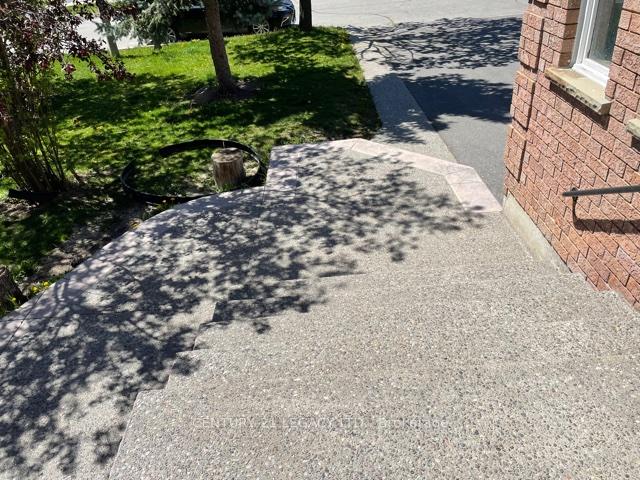 Photo 6 of Unit (Upper), 25 Kentucky Drive, Brampton, Fletcher's Creek South — HOMEH
