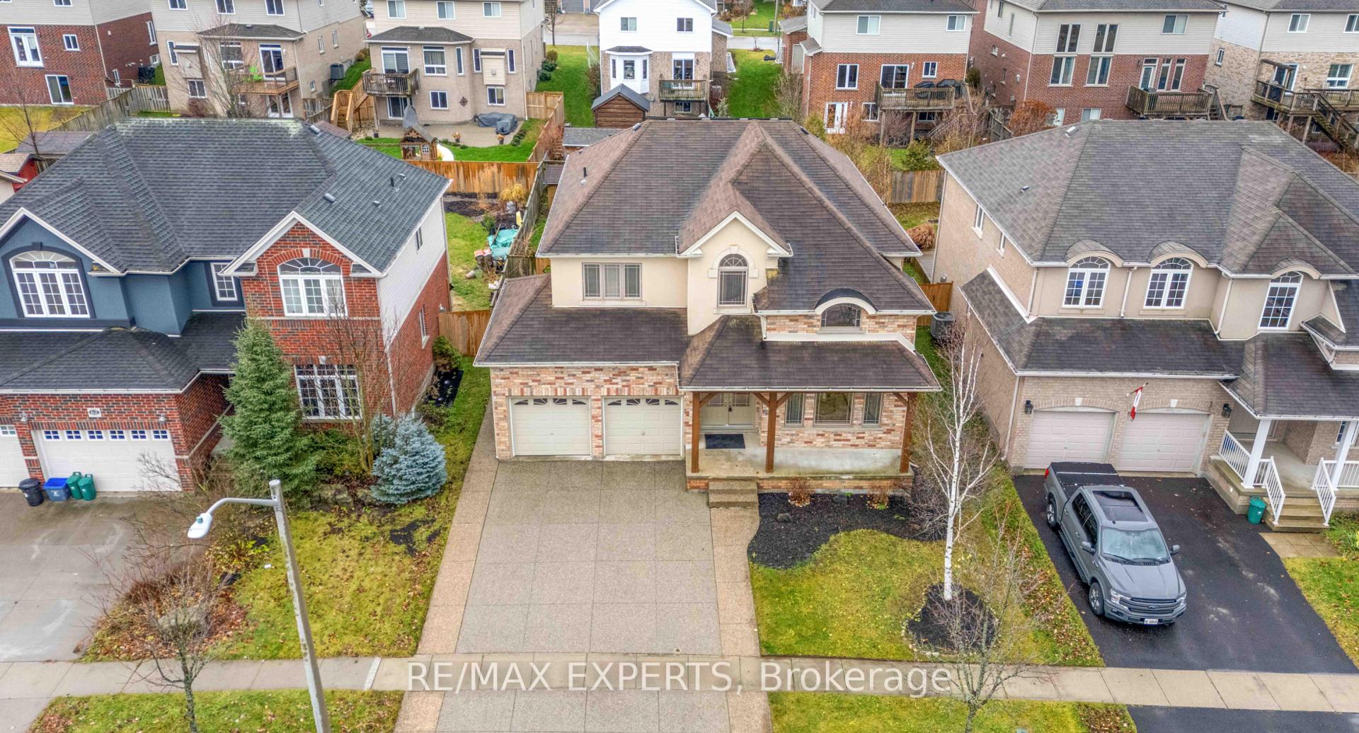 Photo 2 of 66 Schweitzer Crescent, Wellesley — HOMEH