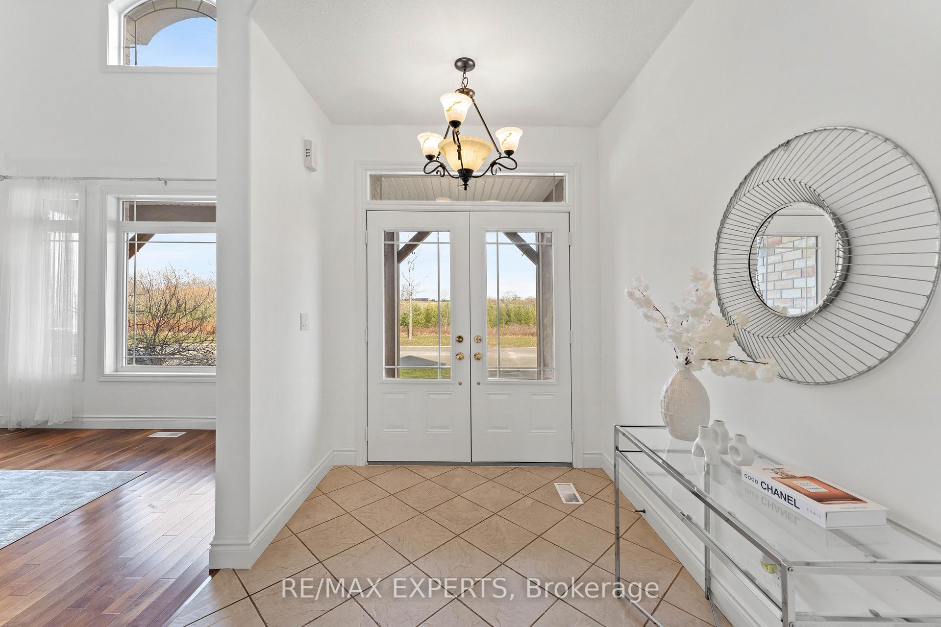 Photo 4 of 66 Schweitzer Crescent, Wellesley — HOMEH