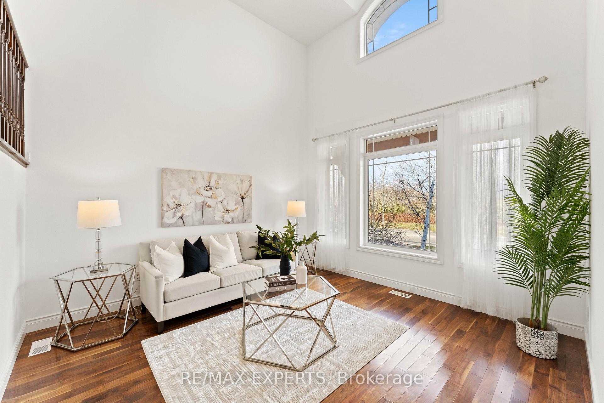 Photo 8 of 66 Schweitzer Crescent, Wellesley — HOMEH