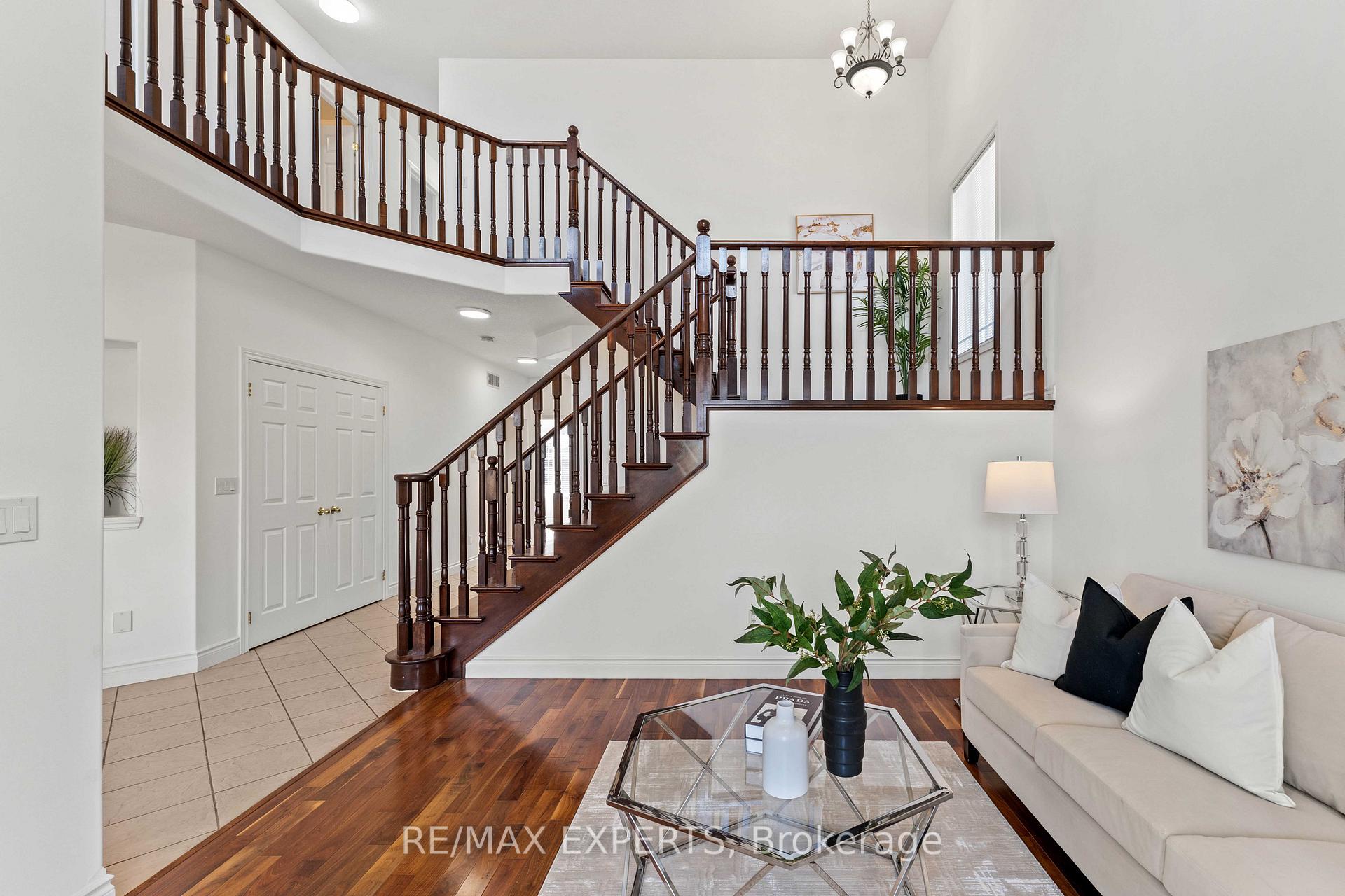 Photo 9 of 66 Schweitzer Crescent, Wellesley — HOMEH