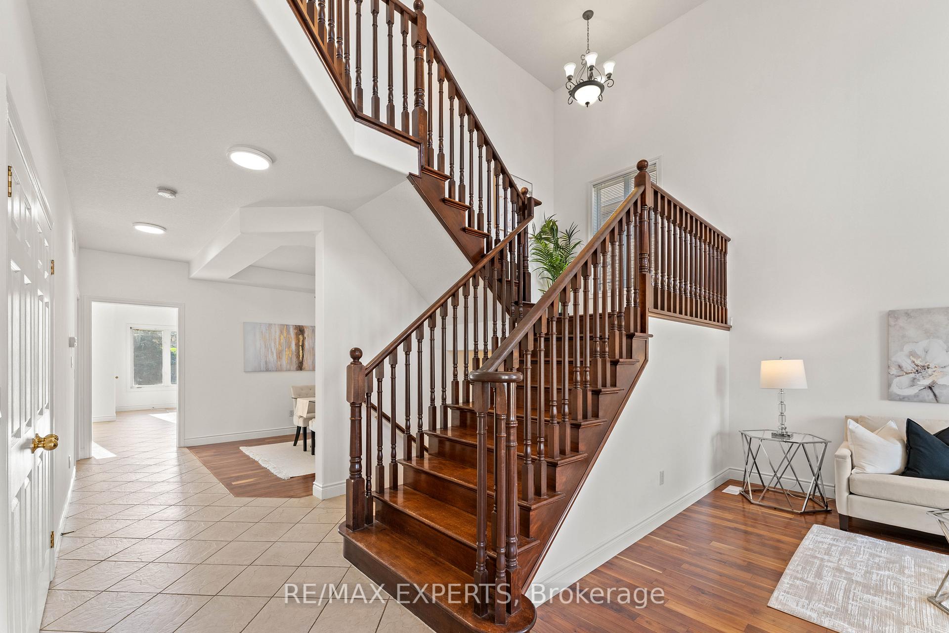 Photo 10 of 66 Schweitzer Crescent, Wellesley — HOMEH