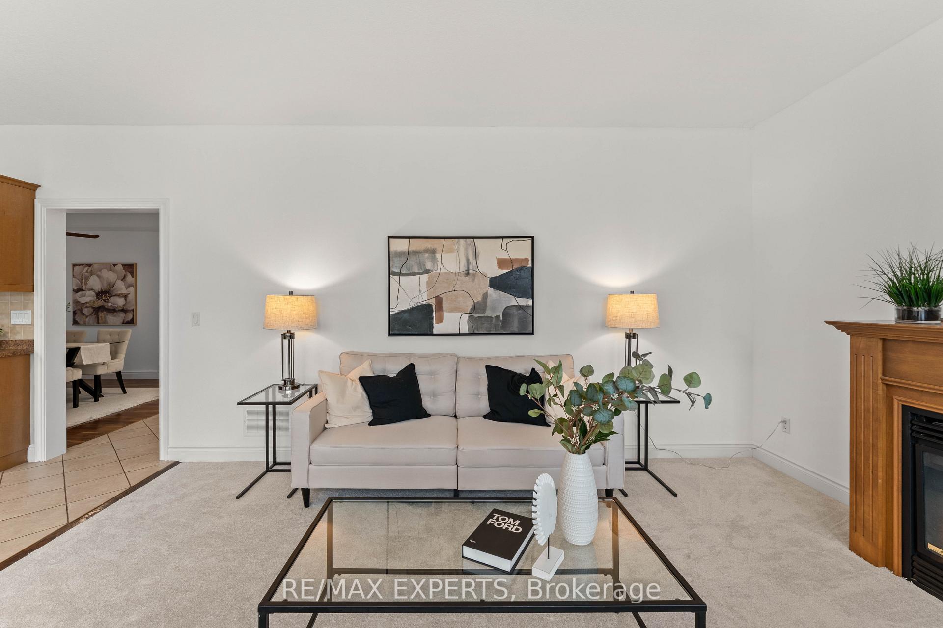 Photo 12 of 66 Schweitzer Crescent, Wellesley — HOMEH
