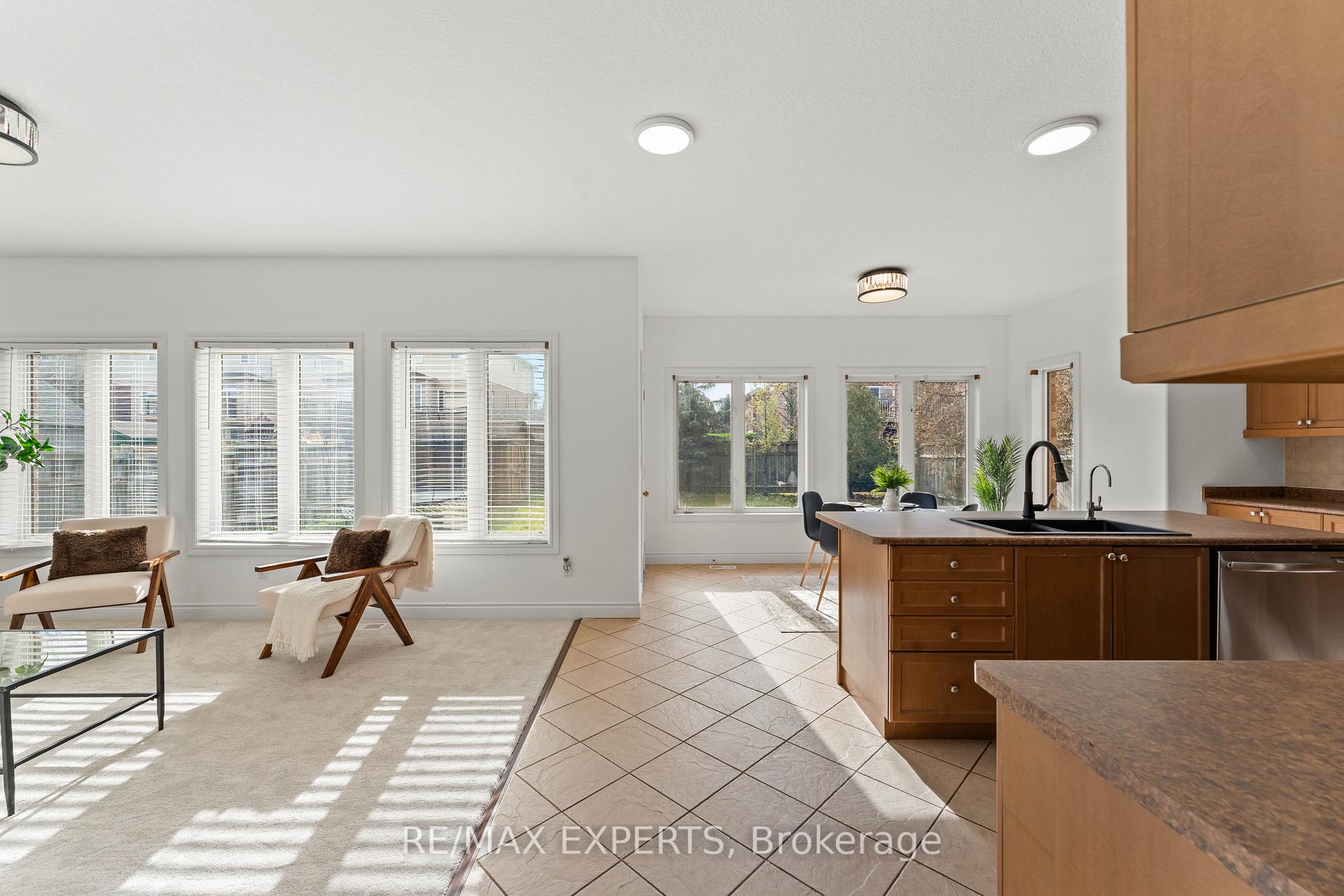Photo 16 of 66 Schweitzer Crescent, Wellesley — HOMEH