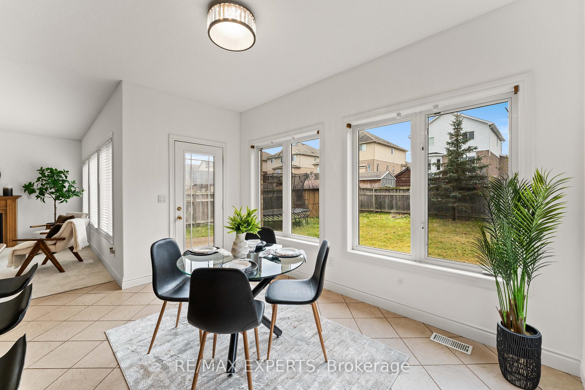Photo 20 of 66 Schweitzer Crescent, Wellesley — HOMEH