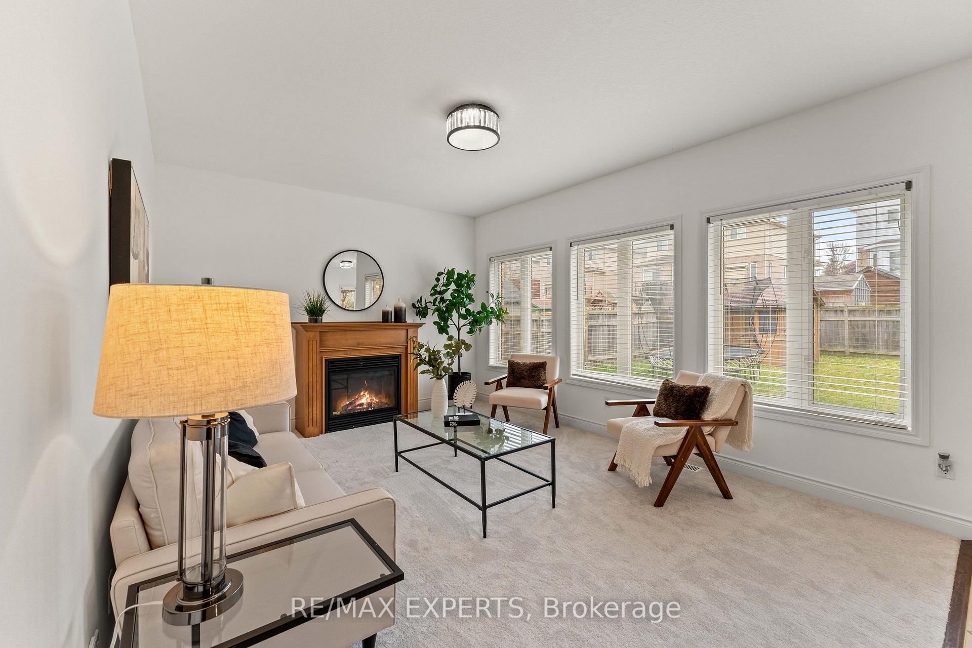 Photo 23 of 66 Schweitzer Crescent, Wellesley — HOMEH